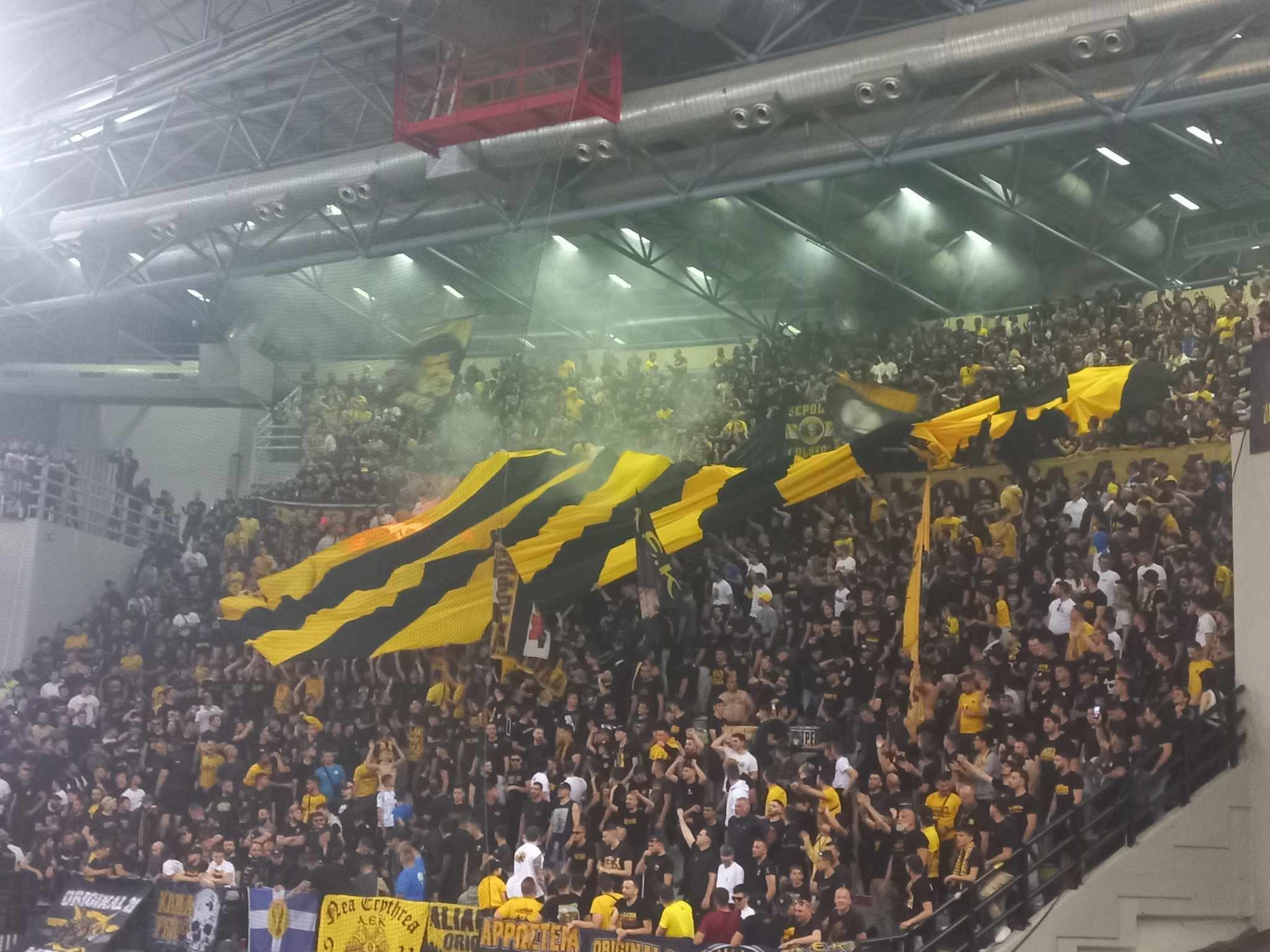 «Καυτή» ατμόσφαιρα στη Sunel Arena από 9 χιλιάδες ΑΕΚτζήδες!