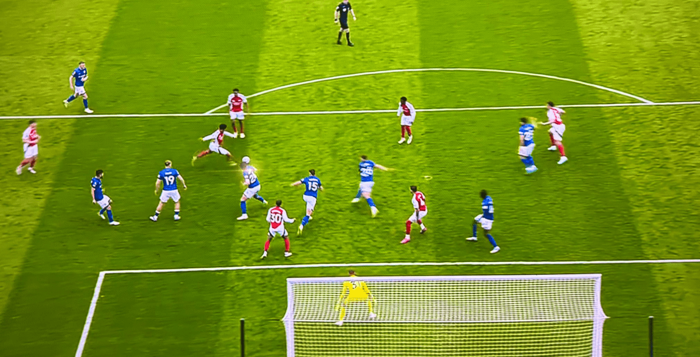 Η Άρσεναλ κέρδισε την Ίπσουιτς και αναβάλλει τη στέψη της Λίβερπουλ