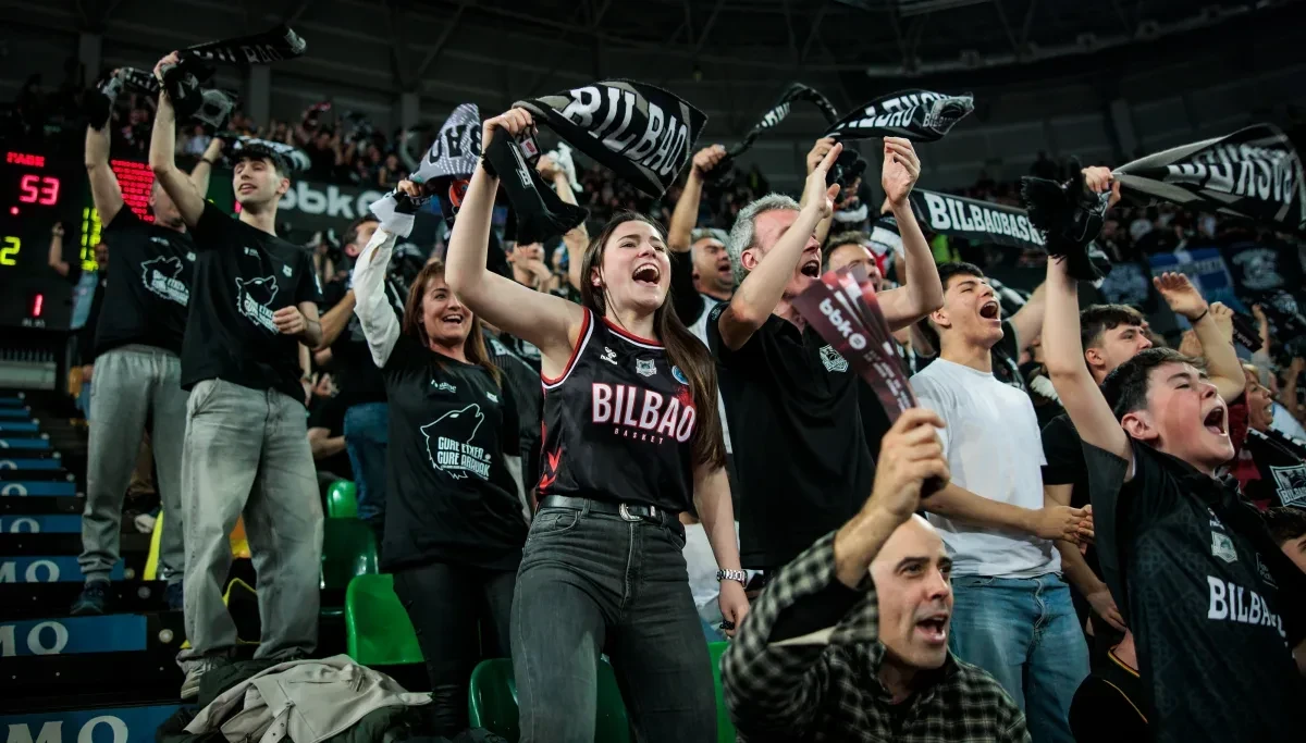 «ΠΑΟΚΑΡΑ ΟΛΕ»: Οπαδοί της Μπιλμπάο φώναζαν ρυθμικά για τον ΠΑΟΚ (video)