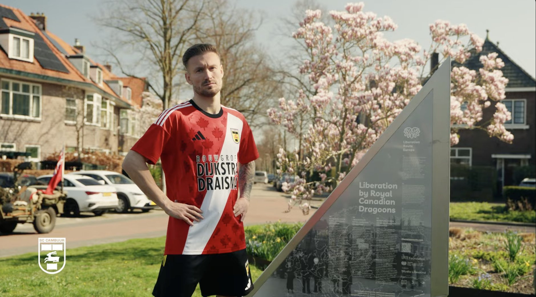 Η Καμπούρ τιμάει την απελευθέρωση από τους Ναζί με φανέλα αφιερωμένη στον Καναδά!