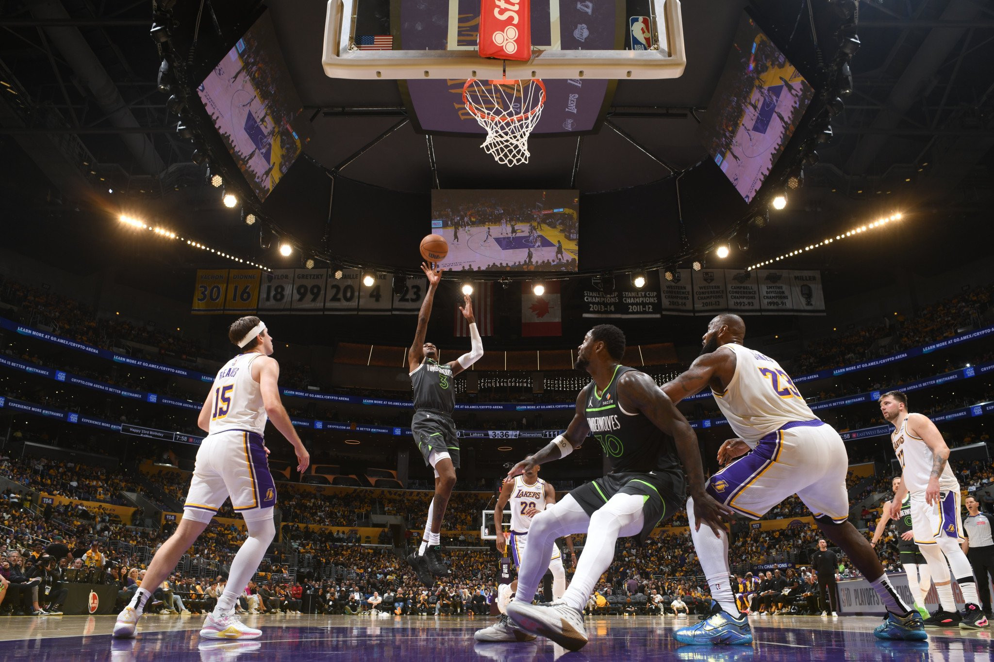 Πάρτι των Τίμπεργουλβς και «break» στο Λ.Α. - Οι Νικς με ανατροπή νίκησαν τους Πίστονς