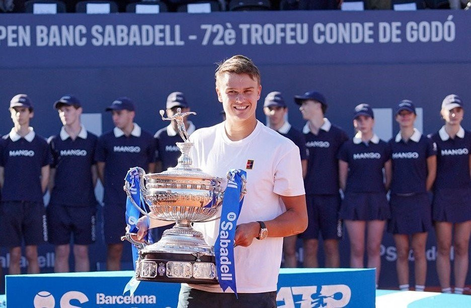 O Ζβέρεφ τροπαιούχος στο Μόναχο, ο Ρούνε την έκπληξη στη Βαρκελώνη