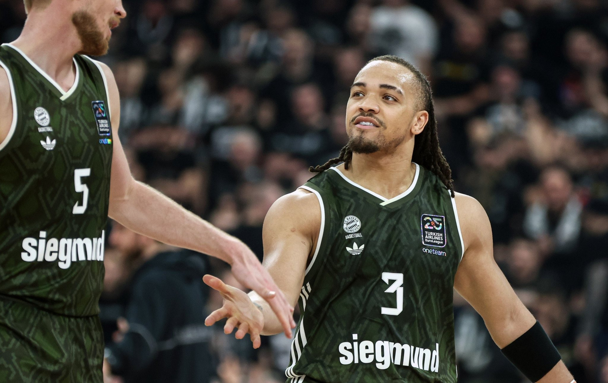 Σοκ στην Μπάγερν: Νοκ άουτ ο Κάρσεν Έντουαρντς με τραυματισμό στη μέση!