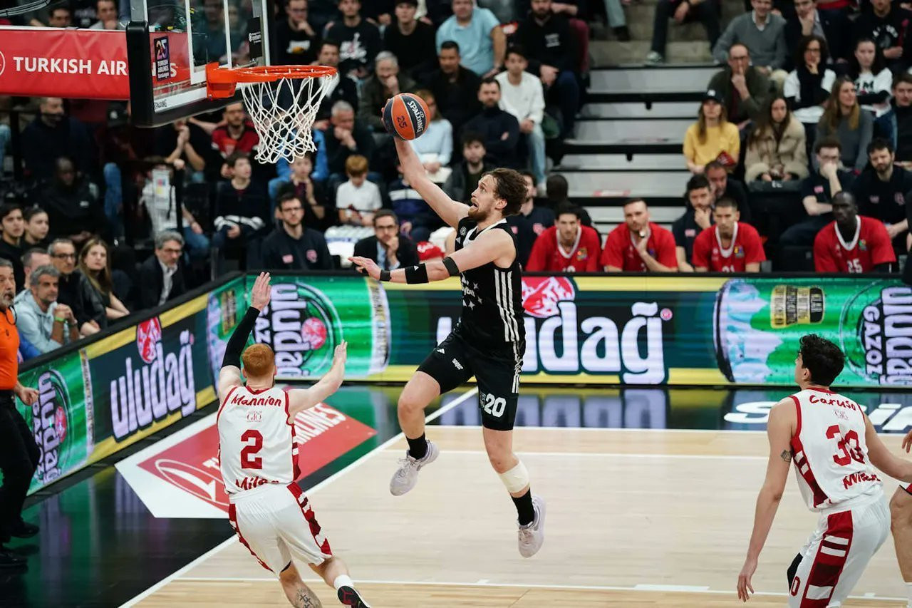 «Η Φενέρμπαχτσε βρίσκεται σε επαφές με τον Γιάντουνεν της Παρί»