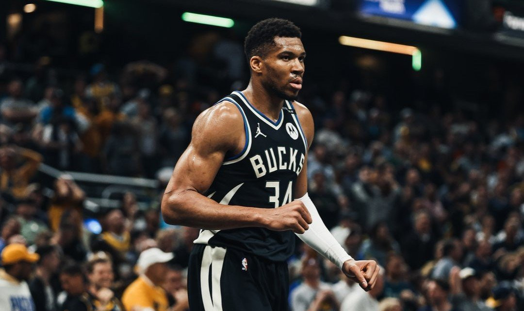 Τα highlights της εμφάνισης του Γιάννη στο Game 2 κόντρα στους Πέισερς