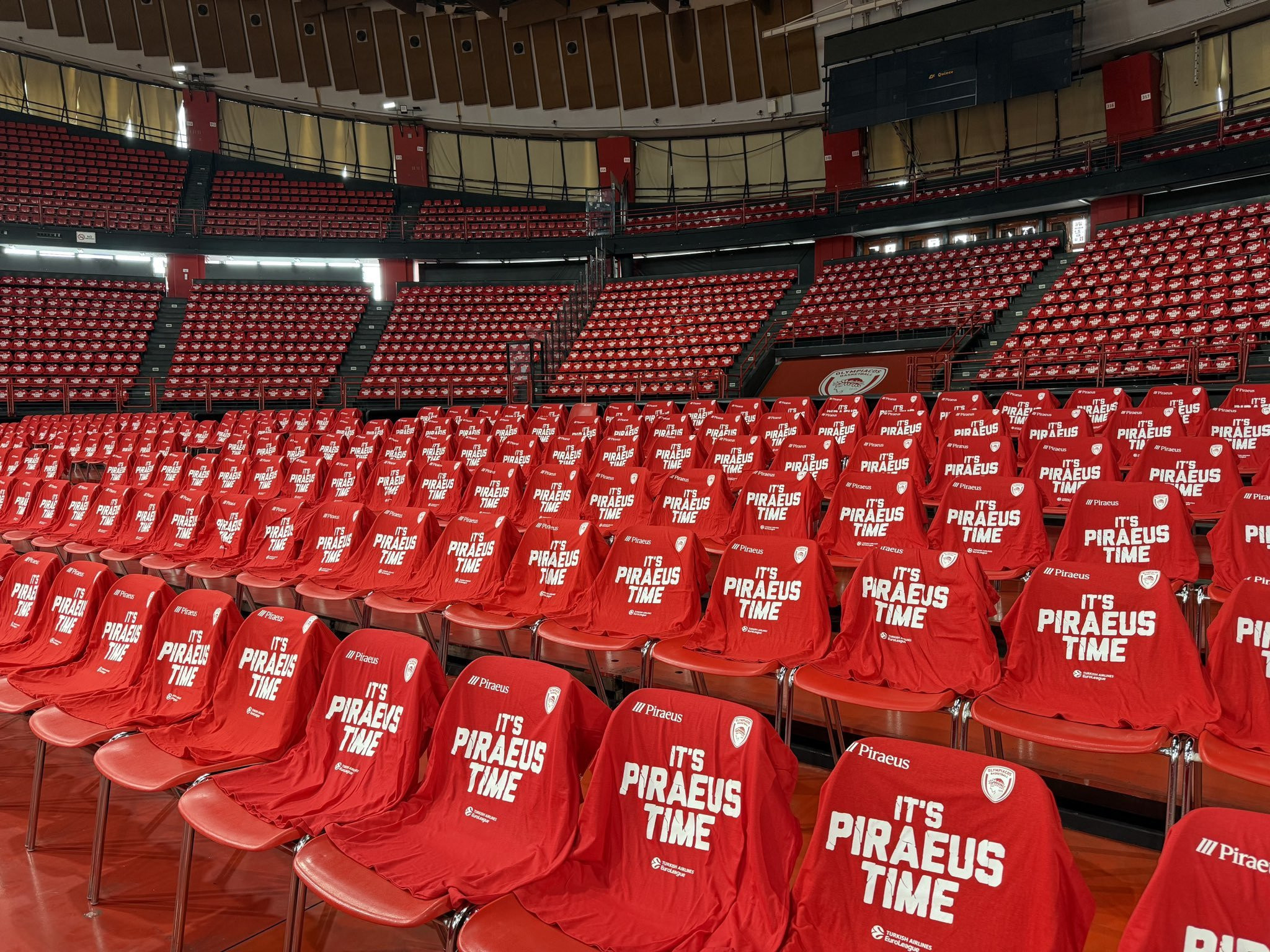 Όλο το ΣΕΦ στα... κόκκινα για το Game 1 του Ολυμπιακού με τη Ρεάλ Μαδρίτης!