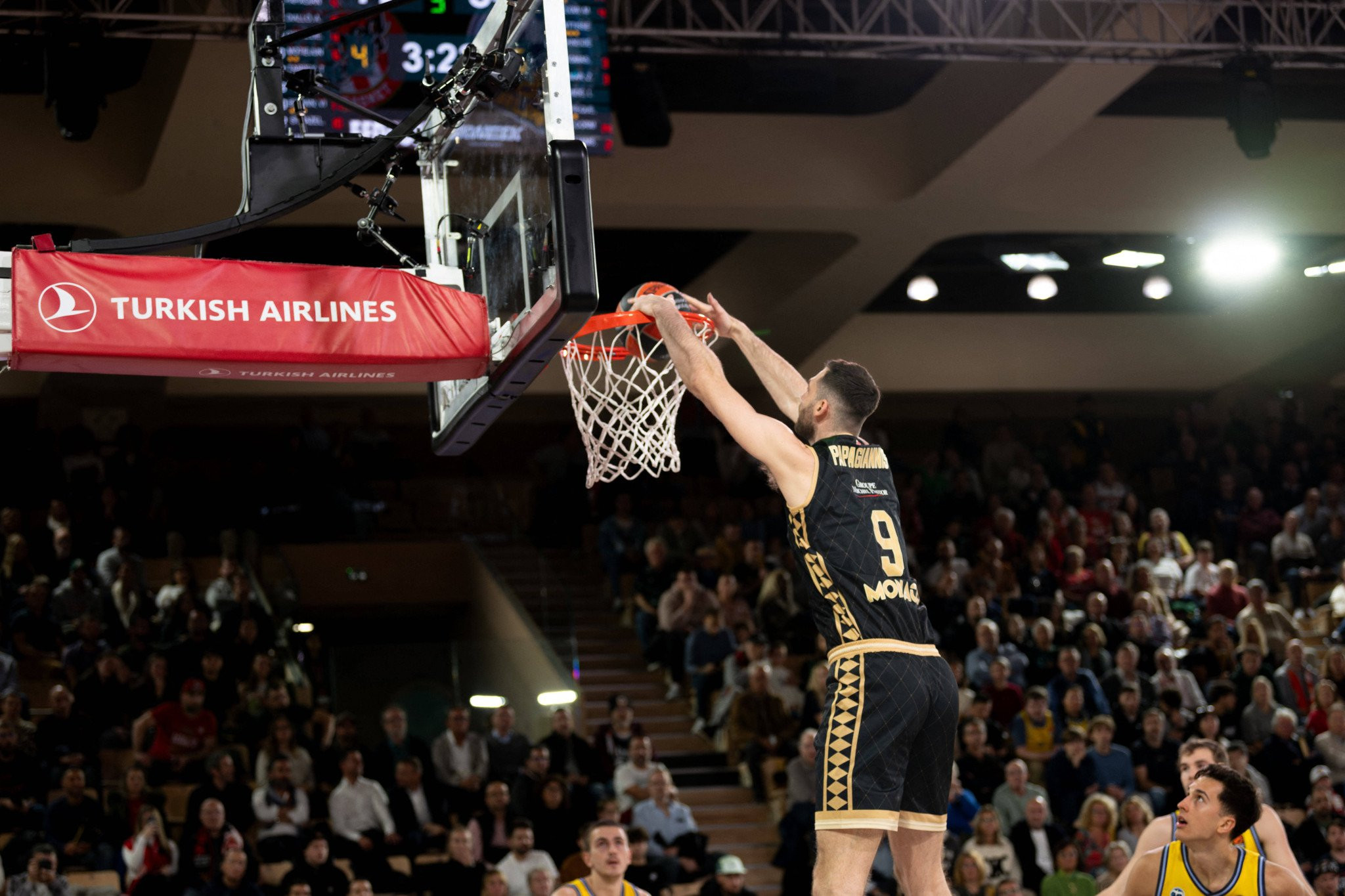 Ανέλπιστο δίδυμο Παπαγιάννη-Ντιμπάλα φωτογραφήθηκε και έκανε πάταγο