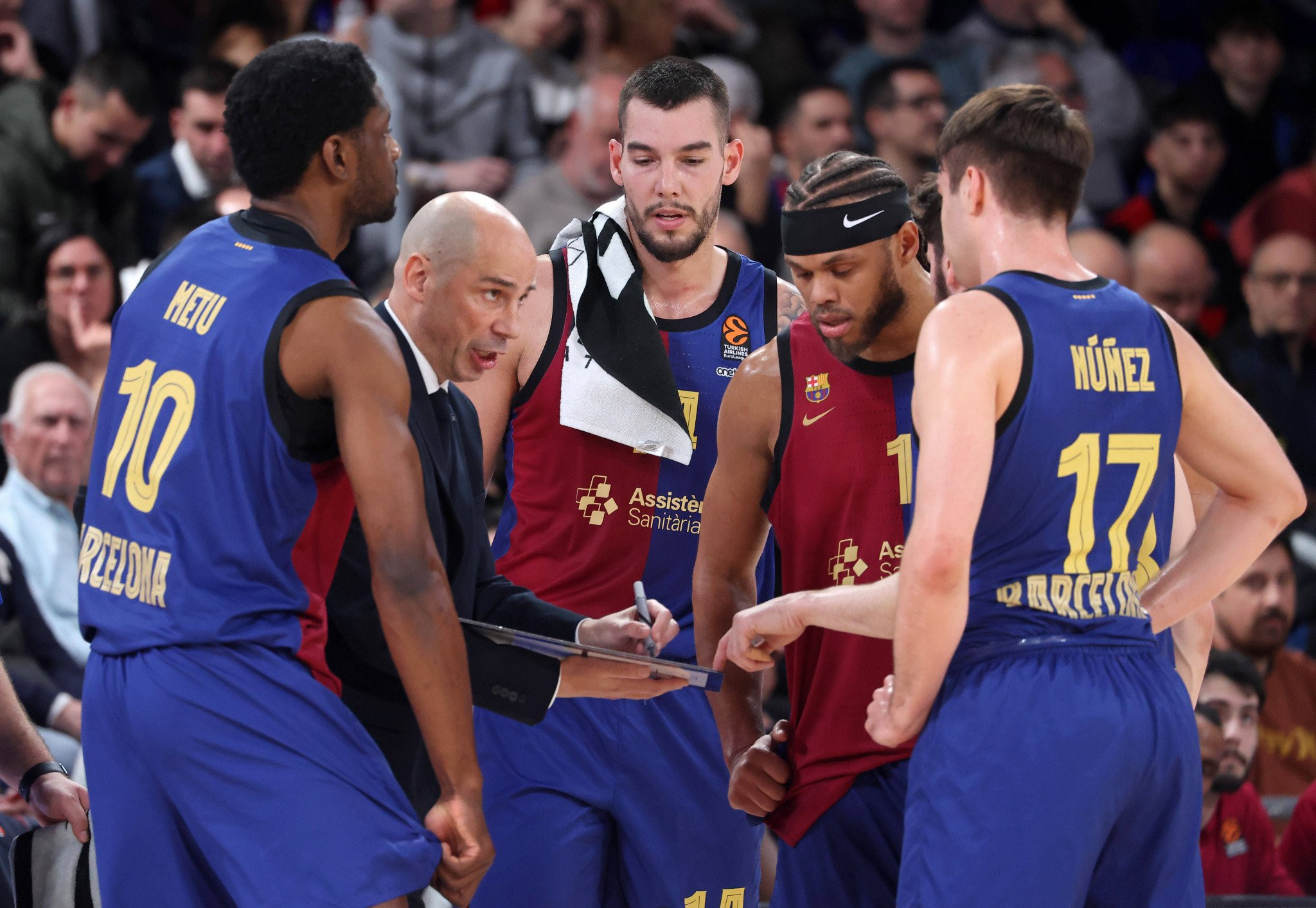 «Παραμένει στη Μπαρτσελόνα ο Πεναρόγια, εκτός πλάνων ο Ερνανγκόμεθ»