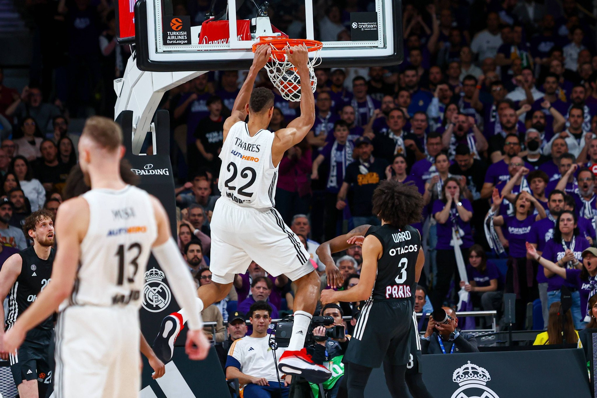 Δεν παλιώνει ποτέ ο Έντι Ταβάρες, υπερηχητικές εμφανίσεις και MVP Μαρτίου-Απριλίου