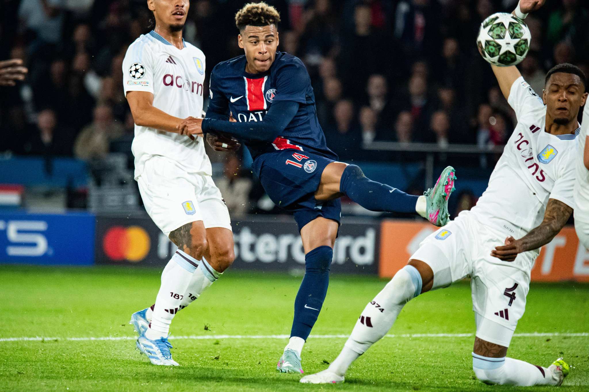 Champions League: Ο Ντουέ το νέο αστέρι της Παρί Σεν Ζερμέν