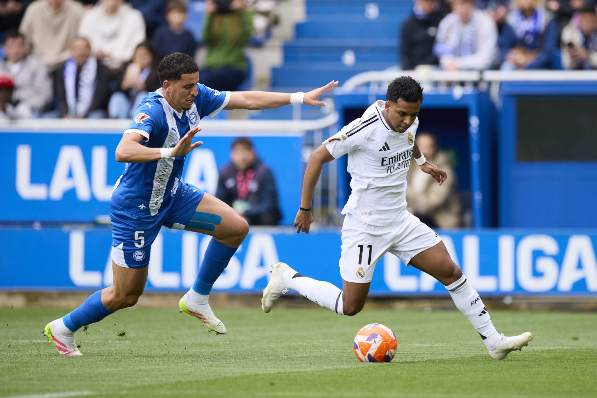 Μείωσε στους τέσσερις από την κορυφή η Ρεάλ με «ήρωα» Καμαβίνγκα- Αποβλήθηκε ο Εμπαπέ