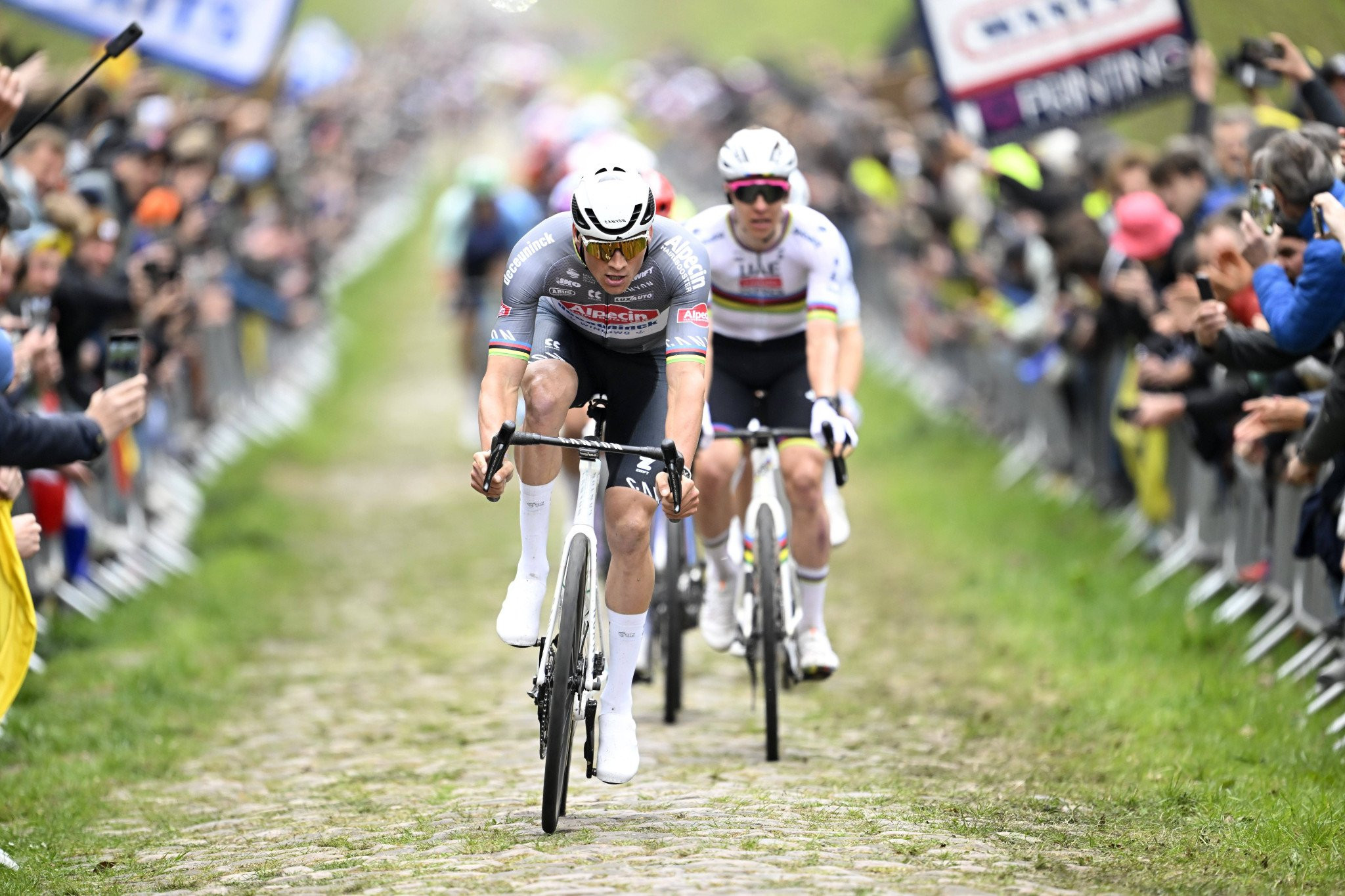 Παγκόσμια κατακραυγή: Πέταξαν μπουκάλι σε κεφάλι ποδηλάτη στην «Κόλαση του Βορρά»