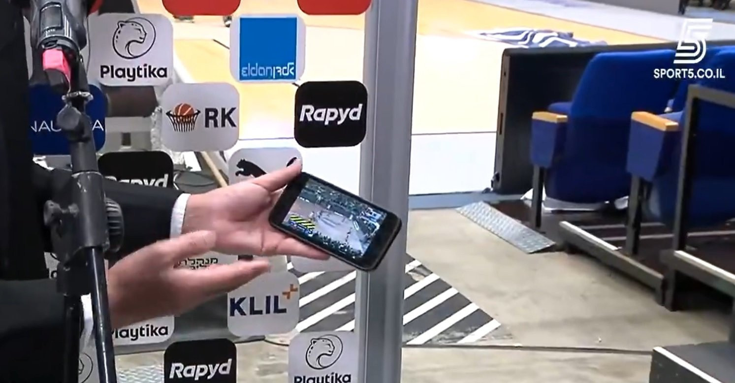 Έπος: Ο Κάτας έβλεπε το Παναθηναϊκός - Εφές την ώρα της συνέντευξης Τύπου!