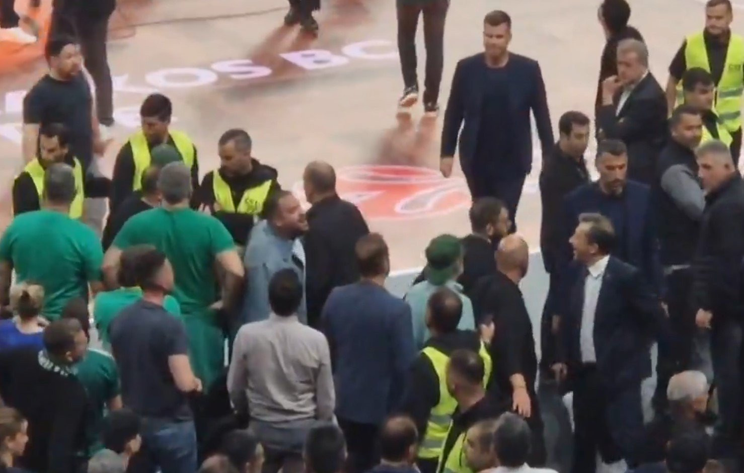 Λογομαχία του Λούκα Μπάνκι με οπαδούς του Παναθηναϊκού (video)