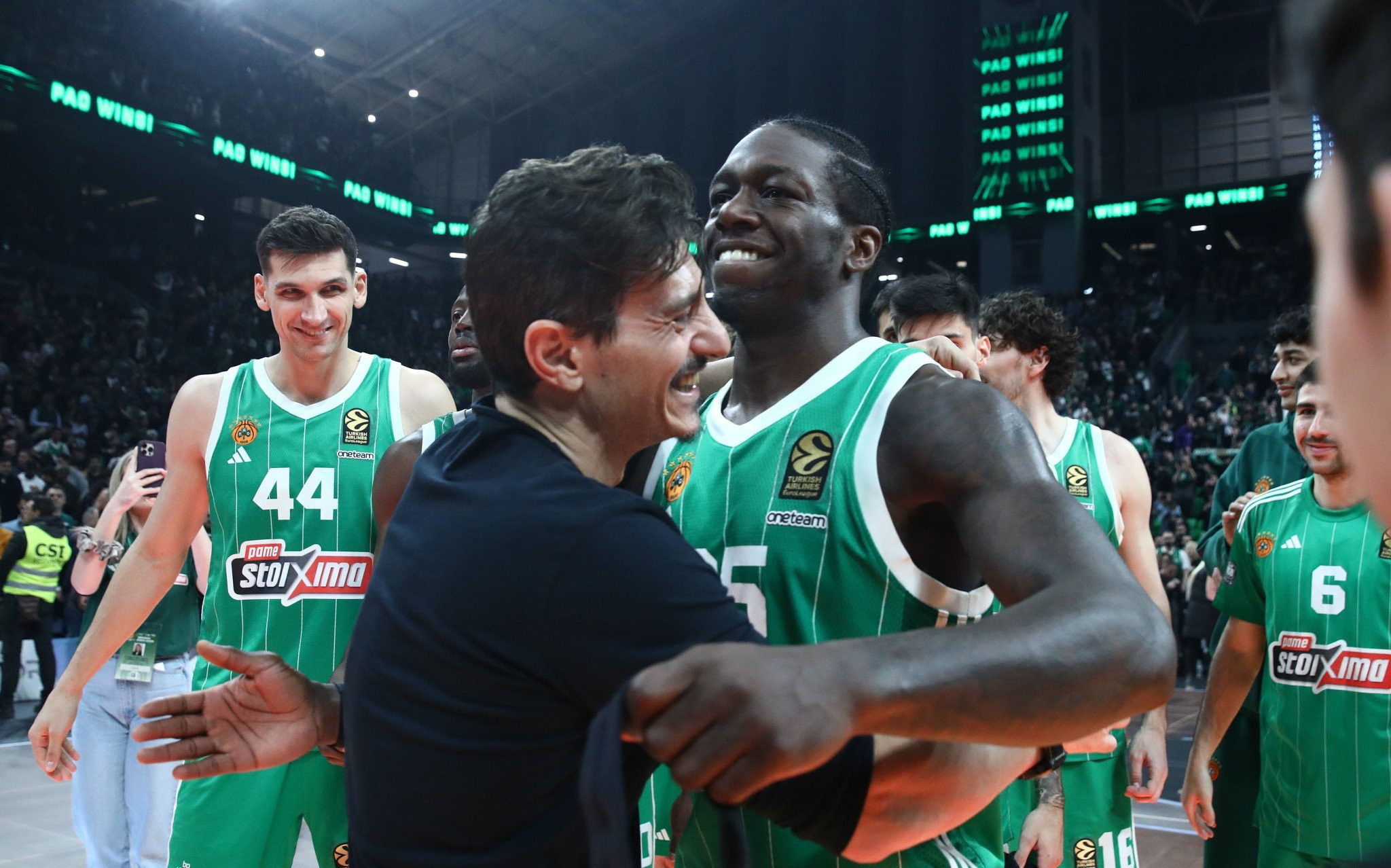 Με Πέγκυ Ζήνα πανηγύρισε ο Δημήτρης Γιαννακόπουλος το MVP του Κέντρικ Ναν