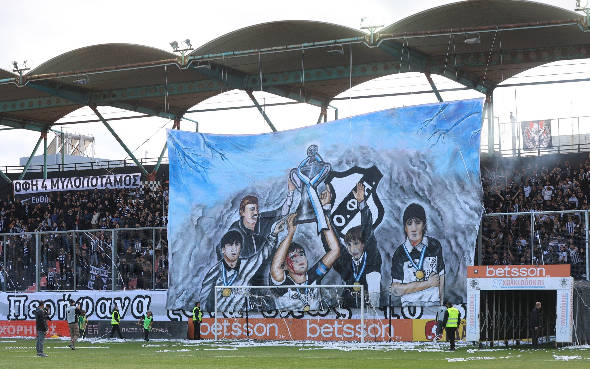 Πανζουρλισμός στον κόσμο του ΟΦΗ - Γέμισε το τσάρτερ για τον τελικό!