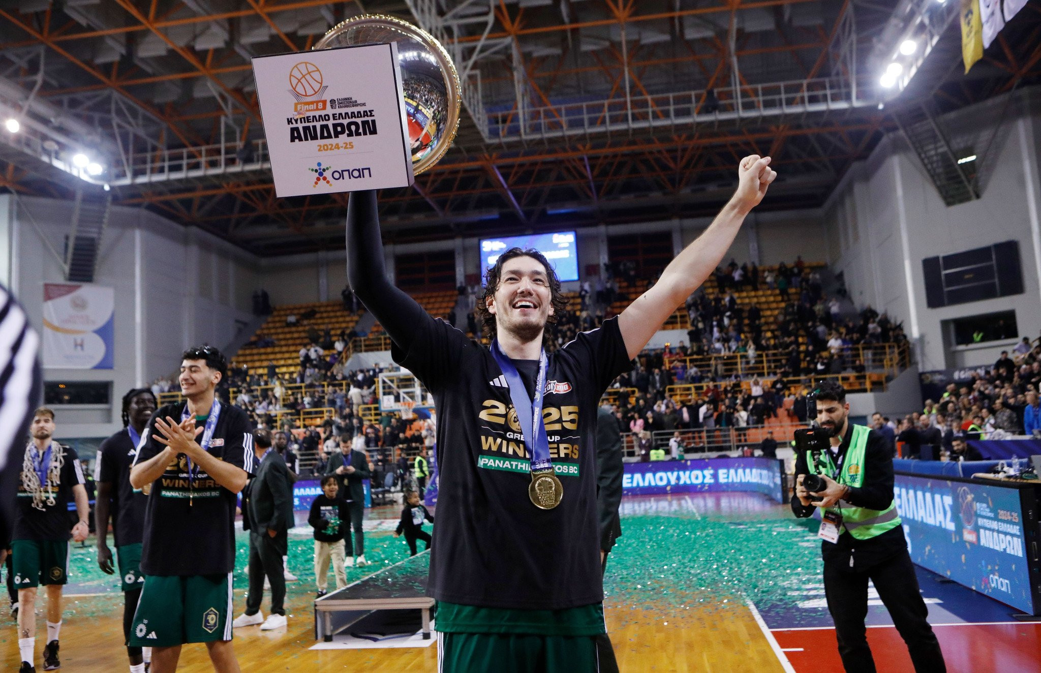 «Μένουν ακόμα δύο τίτλοι»: Το βίντεο του Παναθηναϊκού για την ανανέωση με τον Οσμάν