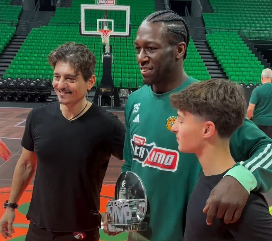 «Δεν είναι το μόνο τρόπαιο που θέλω»: Η δήλωση του Ναν όταν πήρε το βραβείο MVP από τον Γιαννακόπουλο