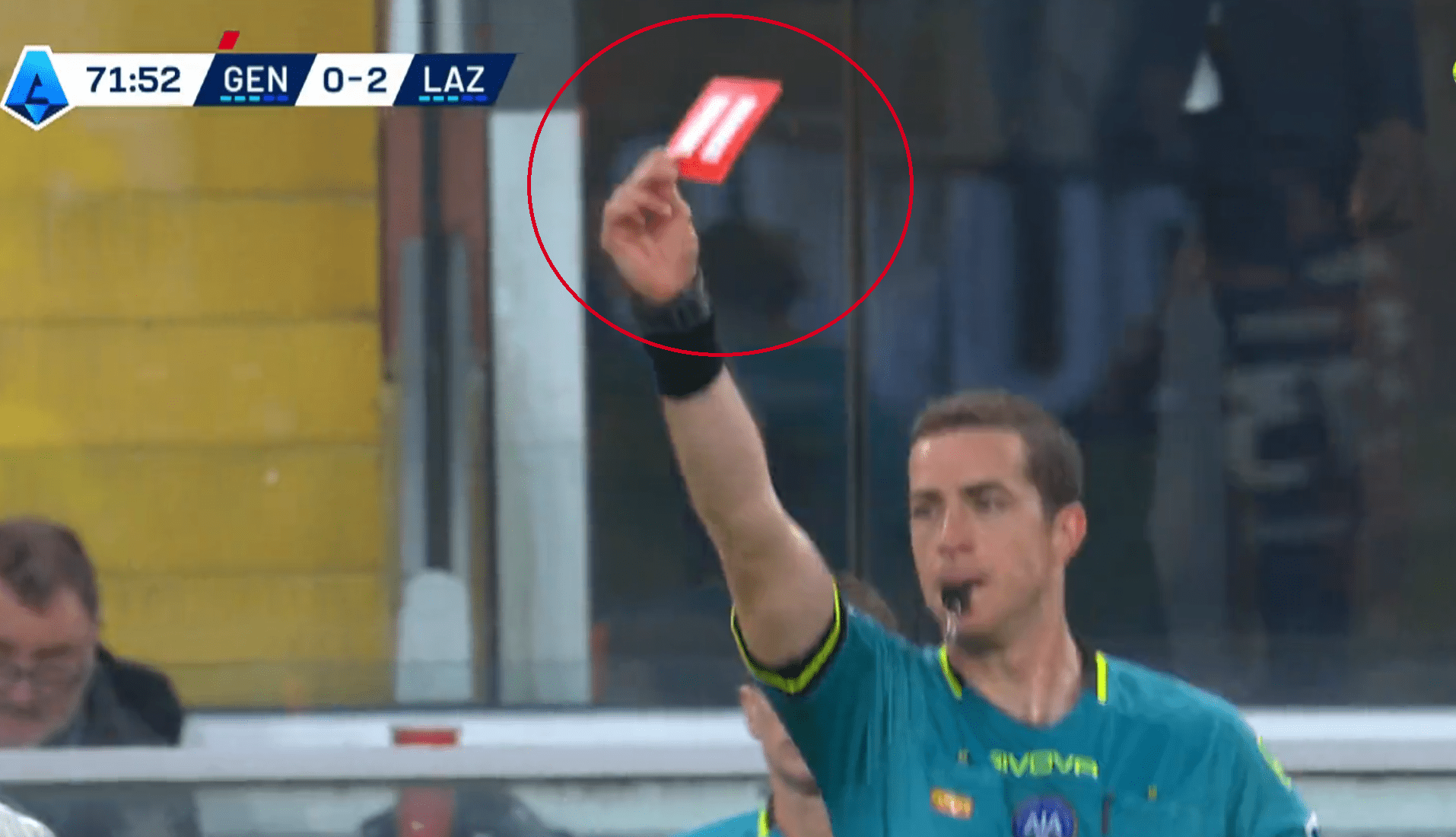 Γιατί στο Τζένοα - Λάτσιο είδαμε μια κόκκινη κάρτα εντελώς διαφορετική από τον υπόλοιπο πλανήτη (video)