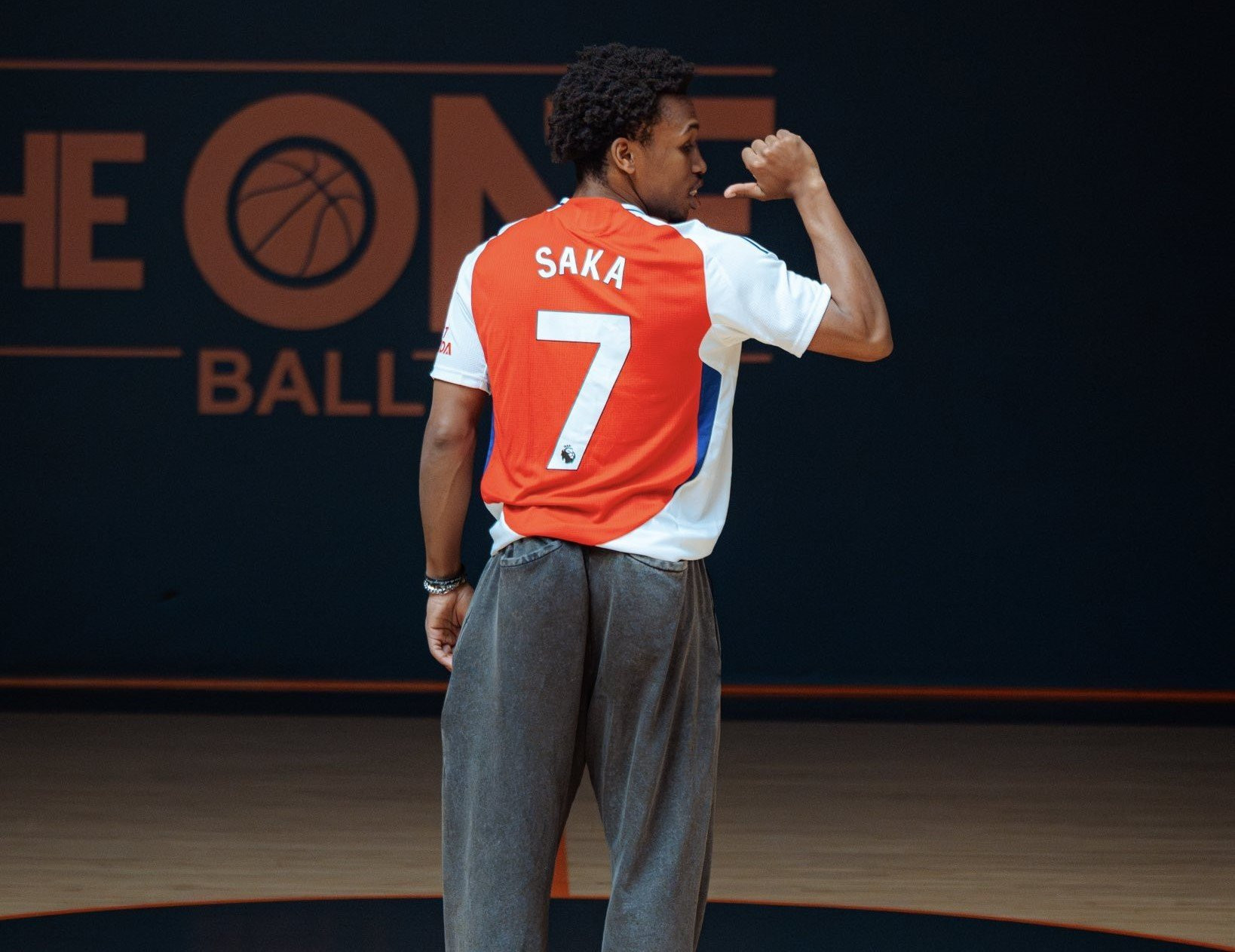 O Σορτς «υποκλίθηκε» στον Σάκα