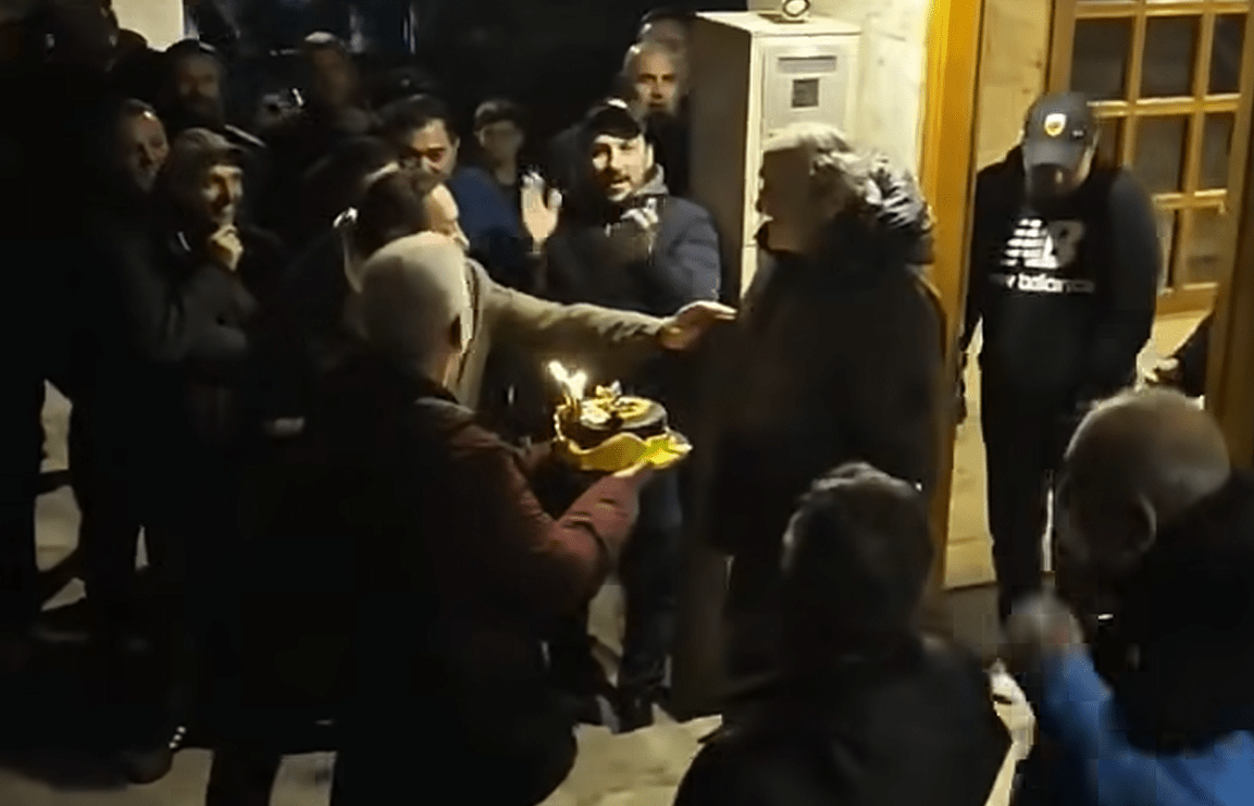 Συγκινητική έκπληξη στον Δημήτρη Χατζηχρήστο για τα γενέθλια της ΑΕΚ