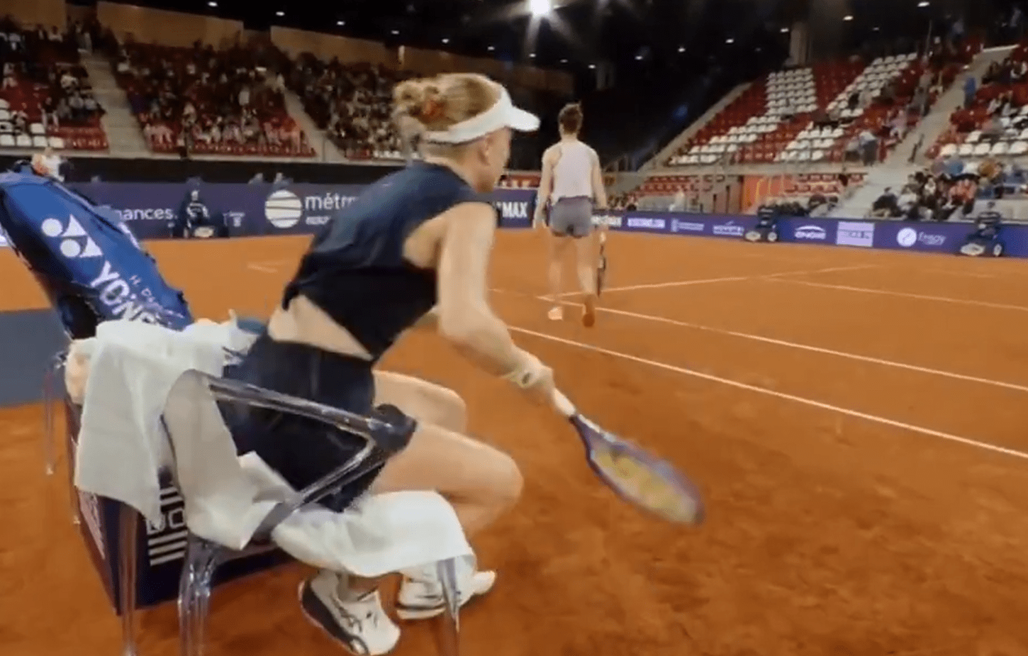 Τενίστρια ζήτησε από διαιτητή να πει στην αντίπαλό της να φορέσει... αποσμητικό (video)