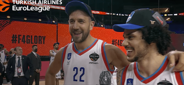 Η αποθέωση του... παλιόφιλου Μίσιτς για το τρίποντο του Λάρκιν