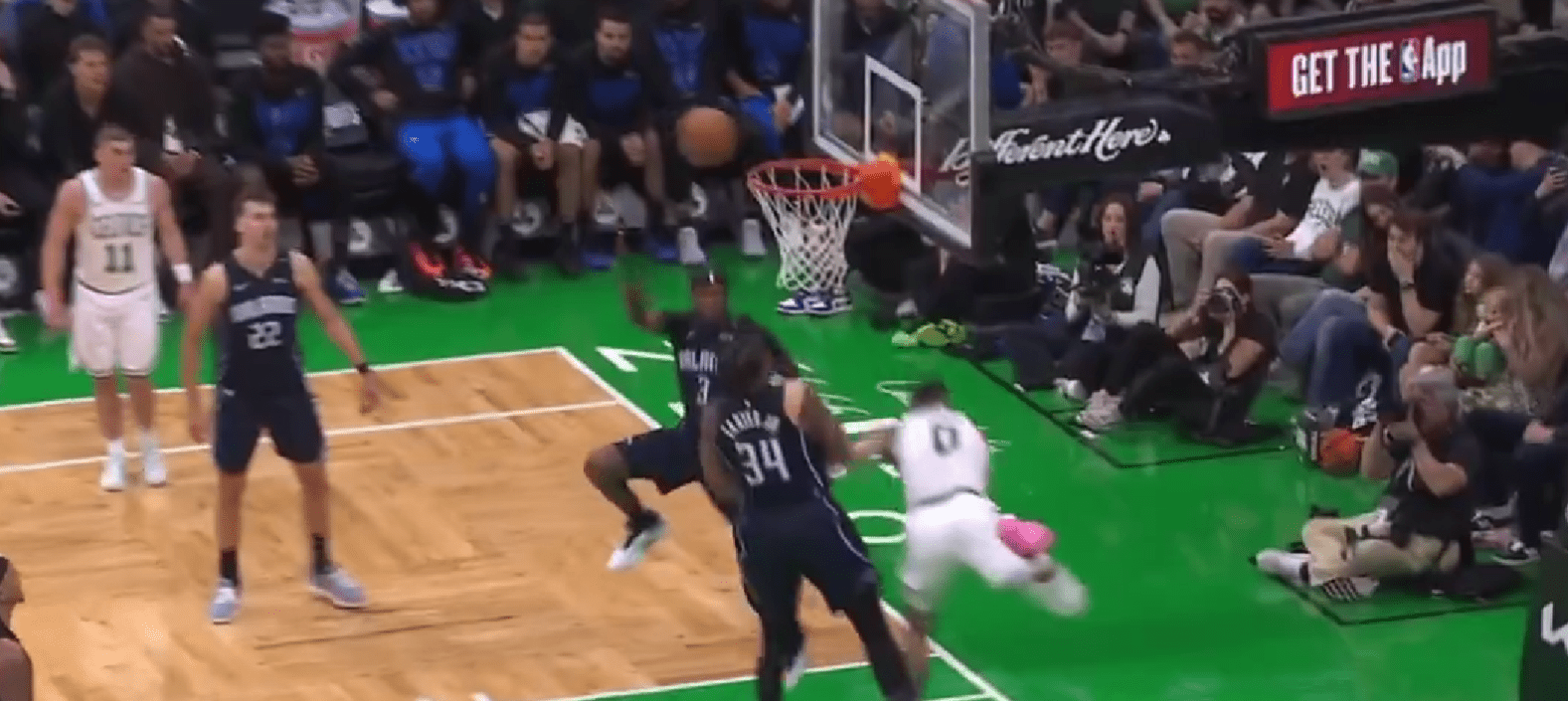 Η πτώση του Τέιτουμ που πάγωσε το «TD Garden» (video)