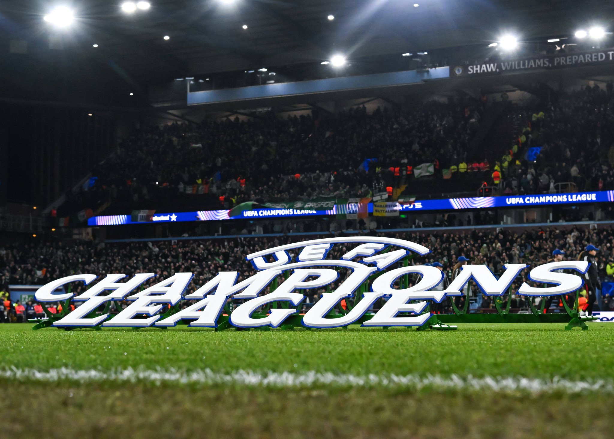 Oι ενδεκάδες στη ρεβάνς της Άστον Βίλα με την Παρί Σεν Ζερμέν στην Αγγλία