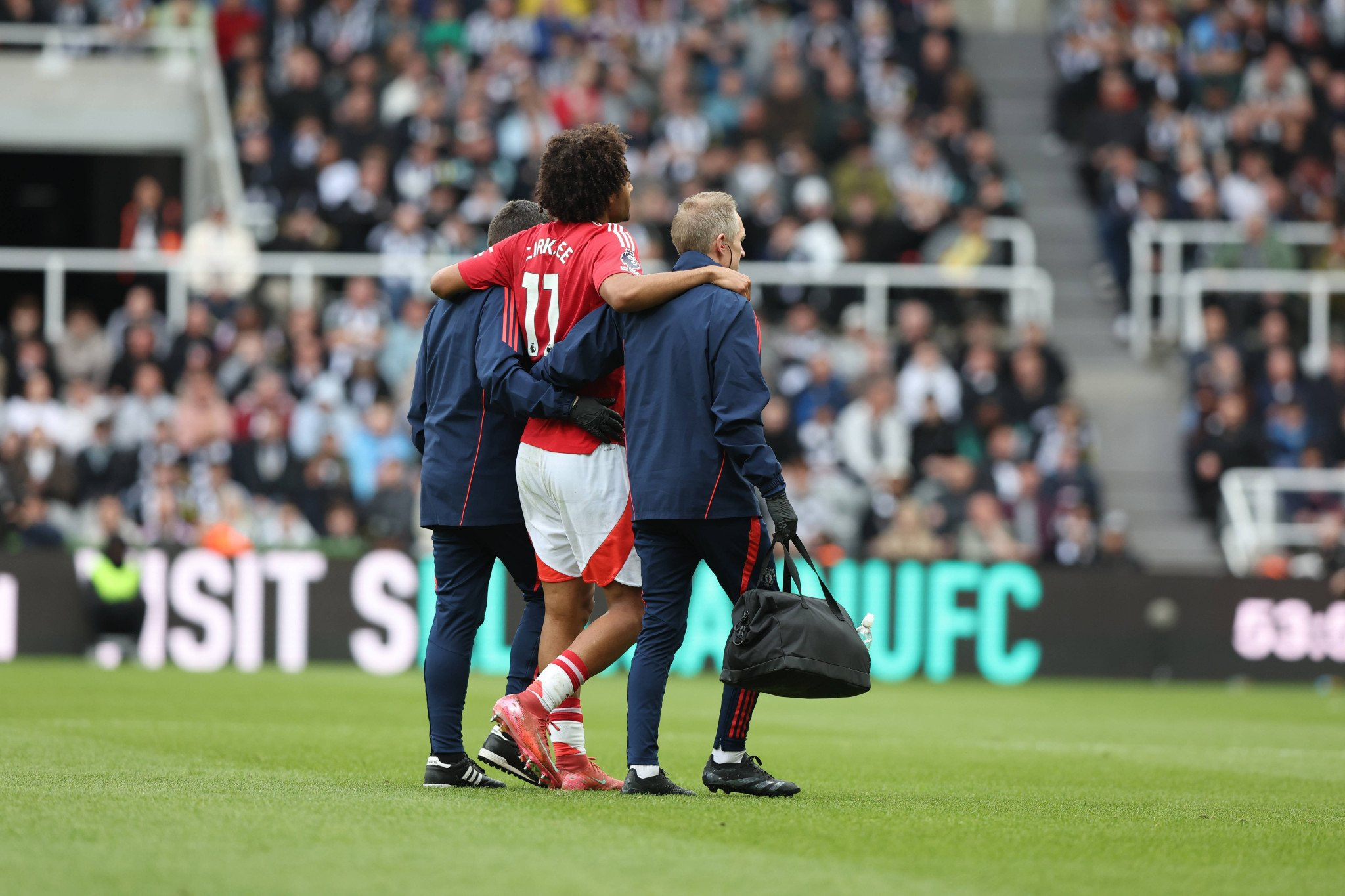 Τέλος η σεζόν για Ζίρκζι στην Μάντσεστερ Γιουνάιτεντ