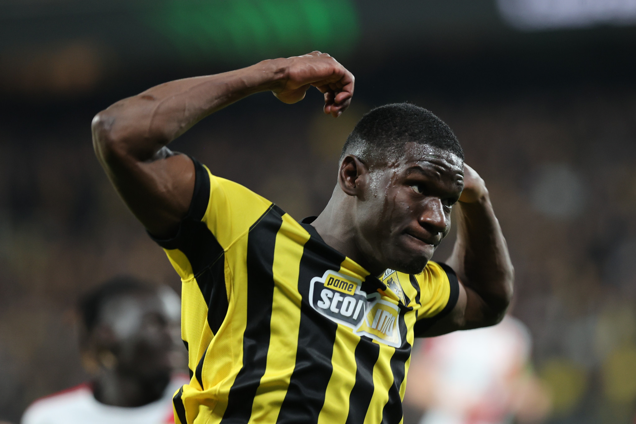 Άπιαστη κεφαλιά του Ζίνι για το 3-0 της ΑΕΚ στη καυτή Νέα Φιλαδέλφεια (video)