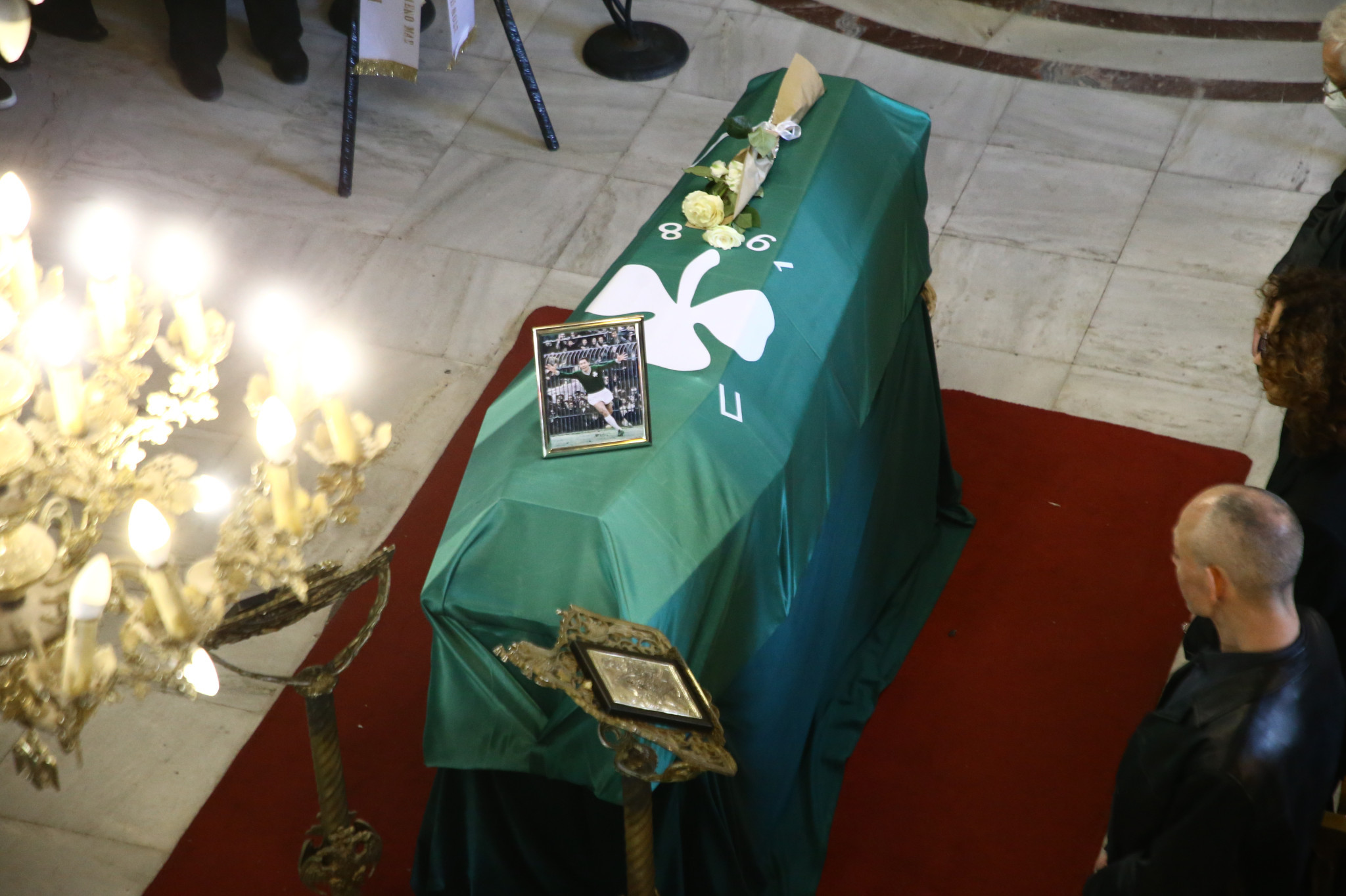 Ρίγη συγκίνησης στο «τελευταίο αντίο» του Γιώργου Γονιού - Κηδεύτηκε με τη σημαία του Παναθηναϊκού