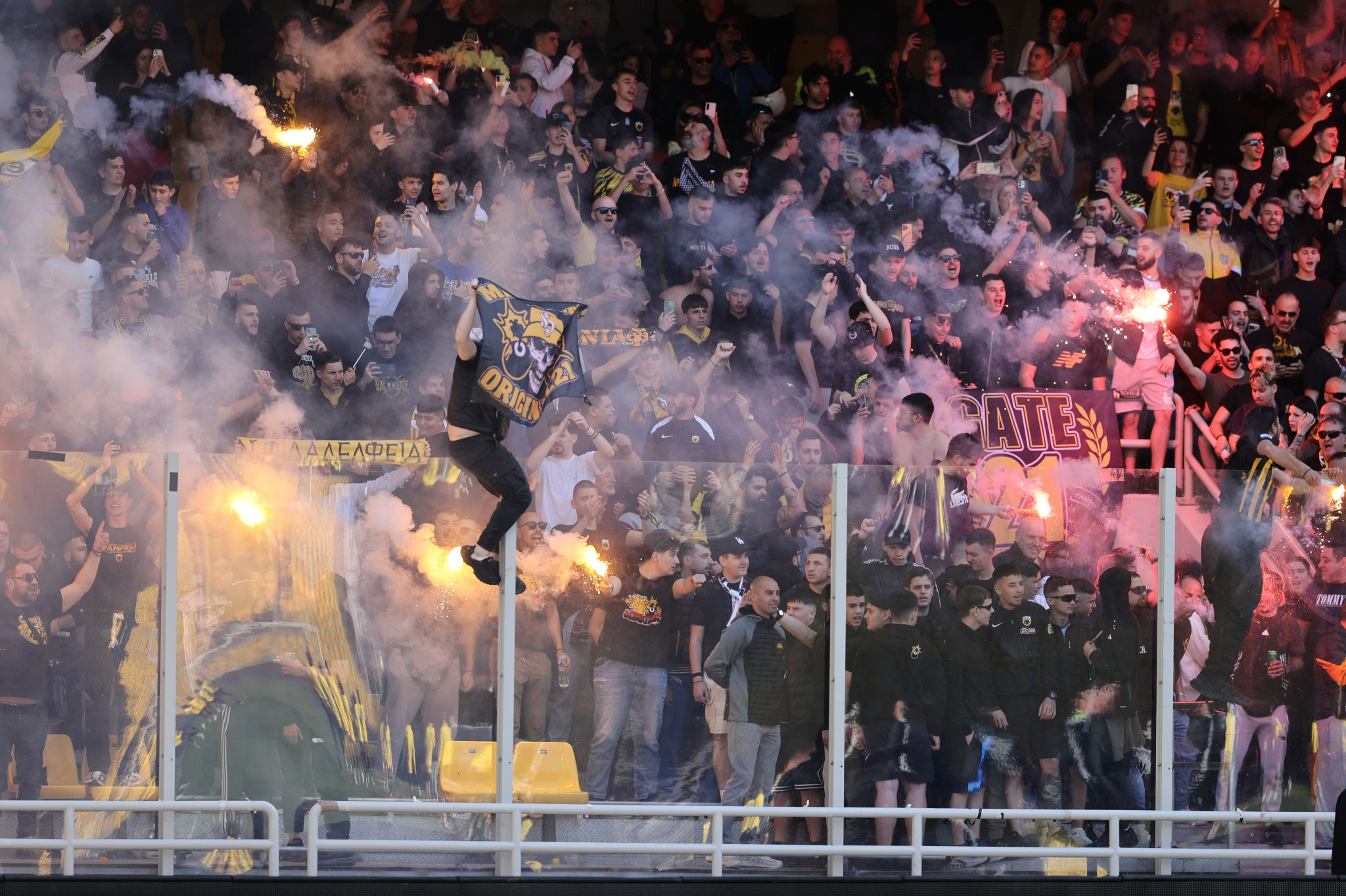 Χαμός στη Νέα Φιλαδέλφεια: Πάνω από 8.000 φίλοι της ΑΕΚ στην προπόνηση πριν τον ΠΑΟΚ - Δείτε video του Athletiko