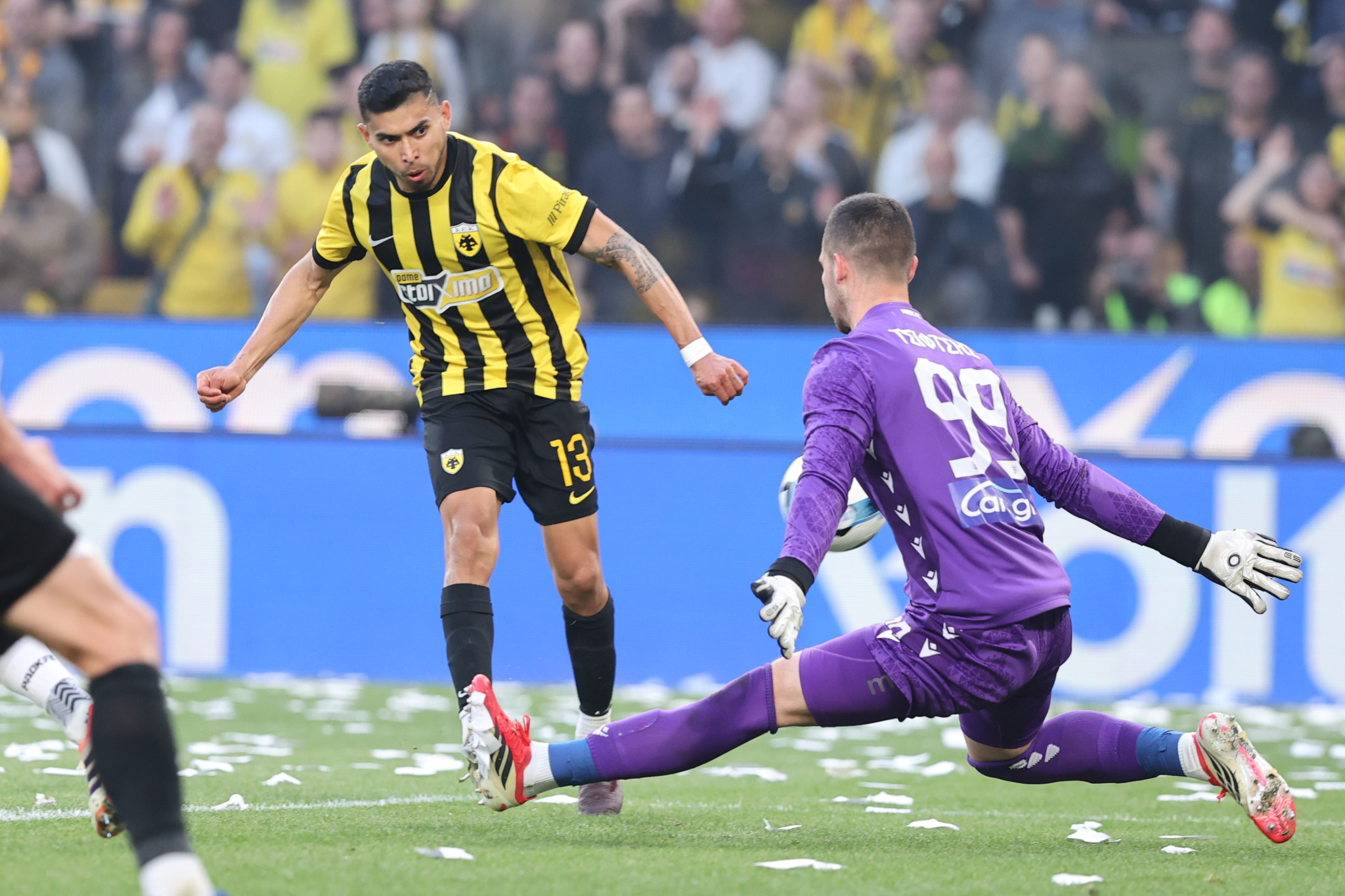 Ο Πινέδα έκλεψε και πλάσαρε ιδανικά για το 3-0 της ΑΕΚ (video)