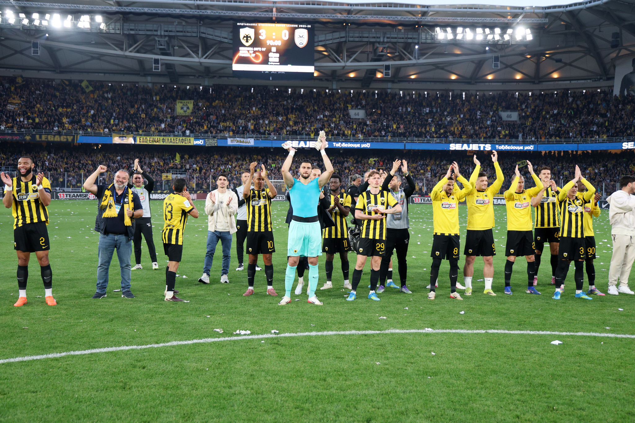 Ο κόσμος αποθεώνει την ΑΕΚ μετά τη μεγάλη νίκη επί του ΠΑΟΚ (video)