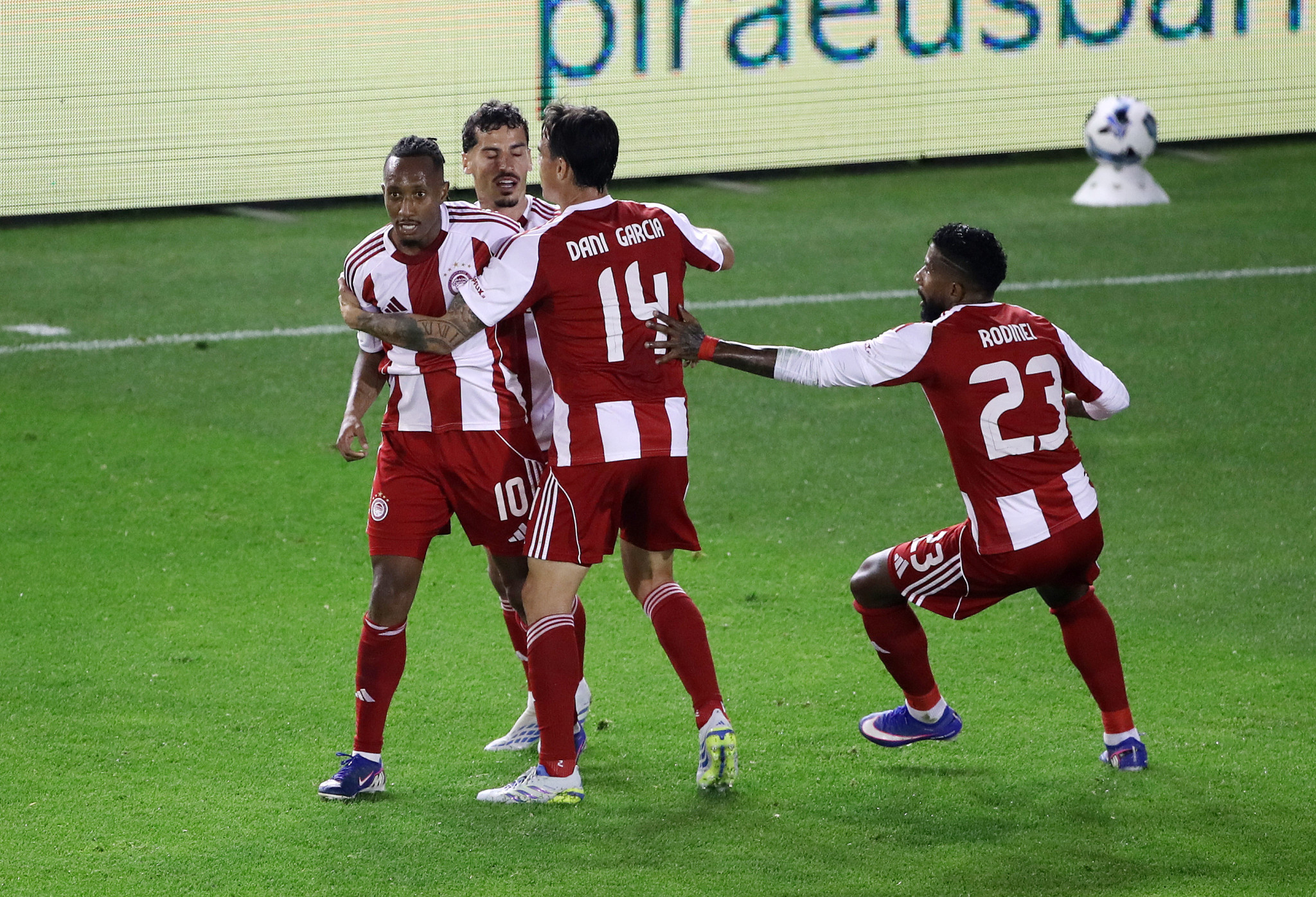 Θριαμβευτής στη Λεωφόρο απέναντι στον Παναθηναϊκό και «ζωντανός» για τον τίτλο ο Ολυμπιακός