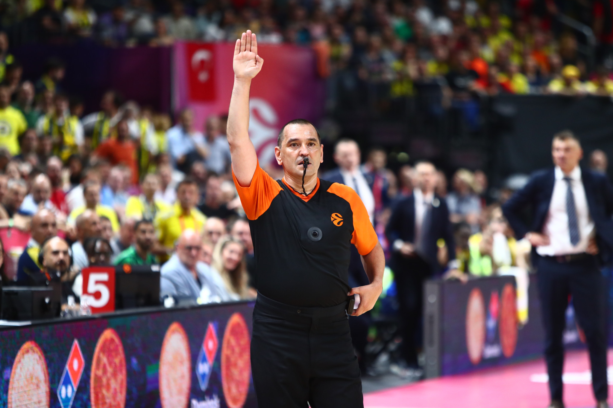 Αυτοί είναι οι 28 διαιτητές που όρισε η EuroLeague για τους αγώνες των playoffs