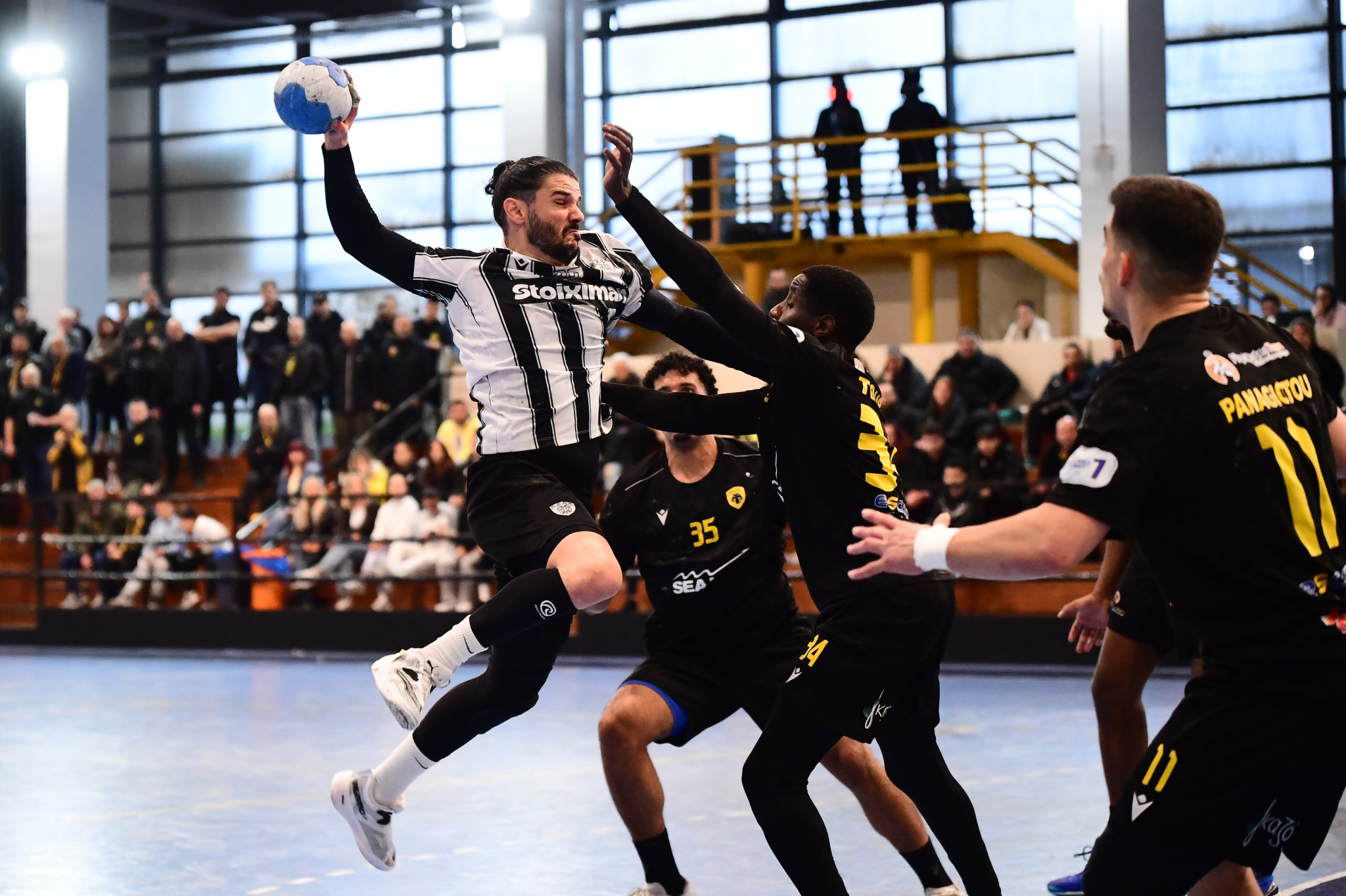 Η ώρα και το κανάλι της μάχης ΑΕΚ-ΠΑΟΚ στον πρώτο ημιτελικό της Handball Premier