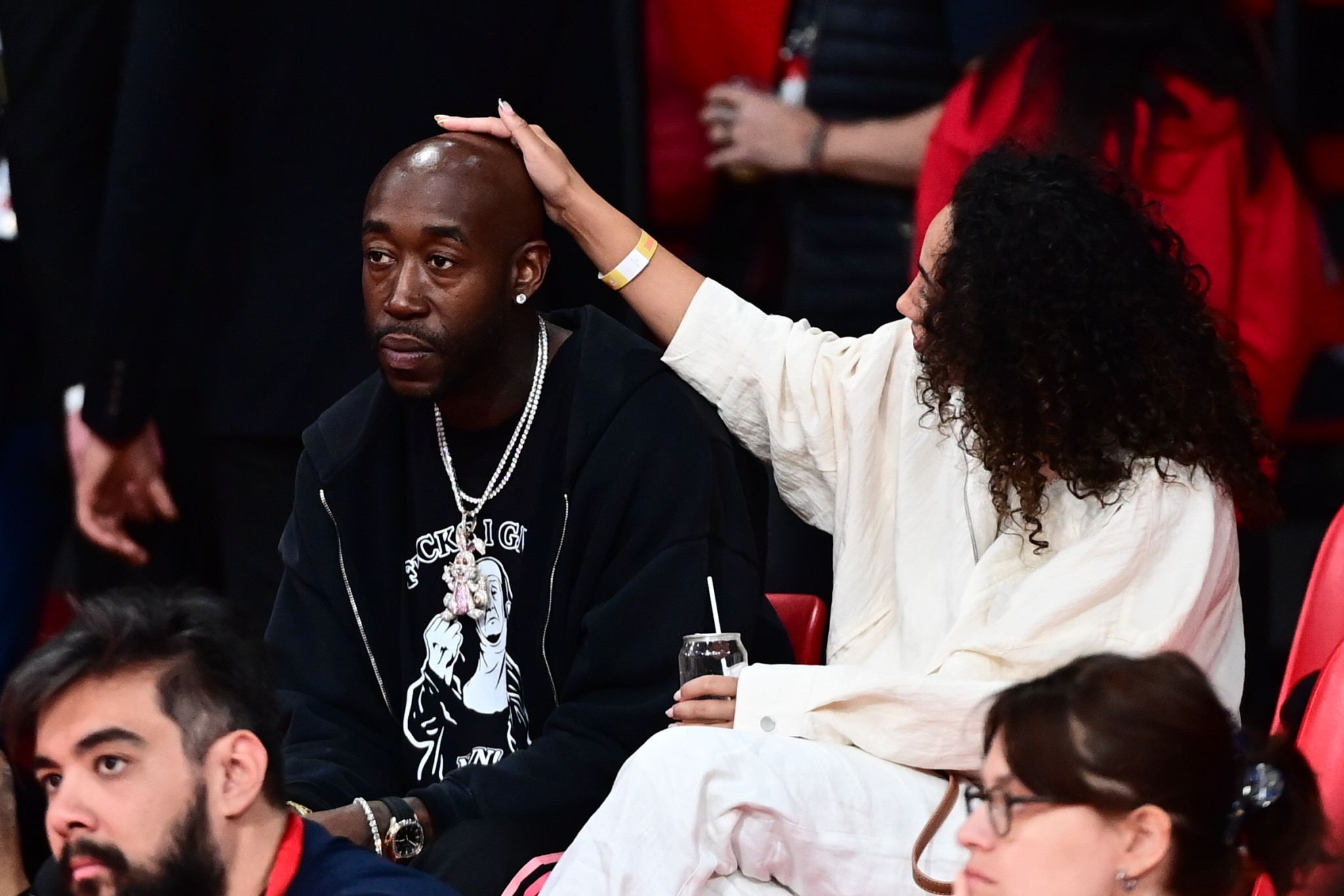 Τι δουλειά είχε ο Freddie Gibbs στο ΣΕΦ; Ο βραβευμένος με Grammy ράπερ που είδε το Ολυμπιακός-Μιλάνο