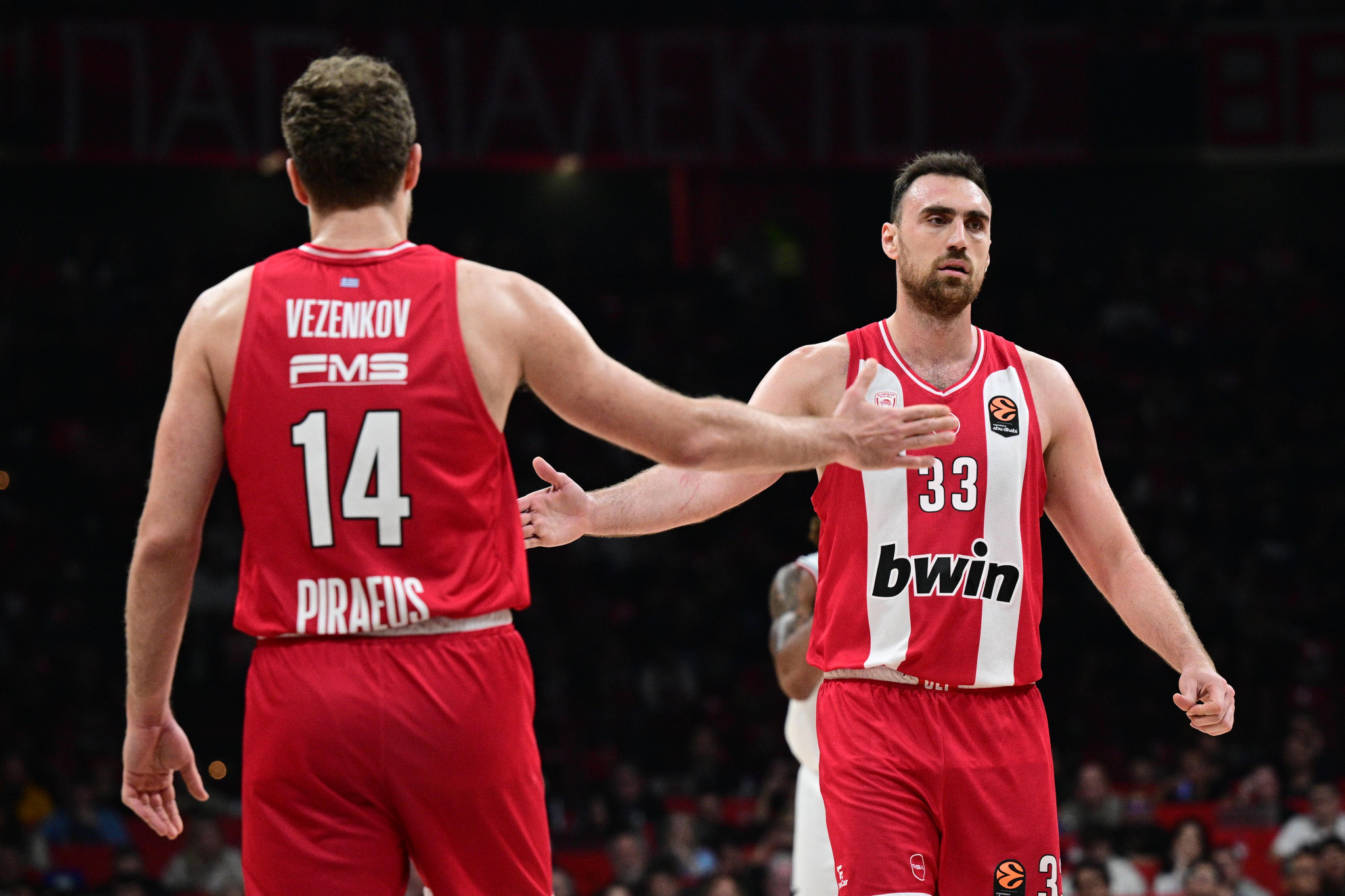 Με Βεζένκοφ και Μιλουτίνοφ η κορυφαία πεντάδα της σεζόν στην EuroLeague