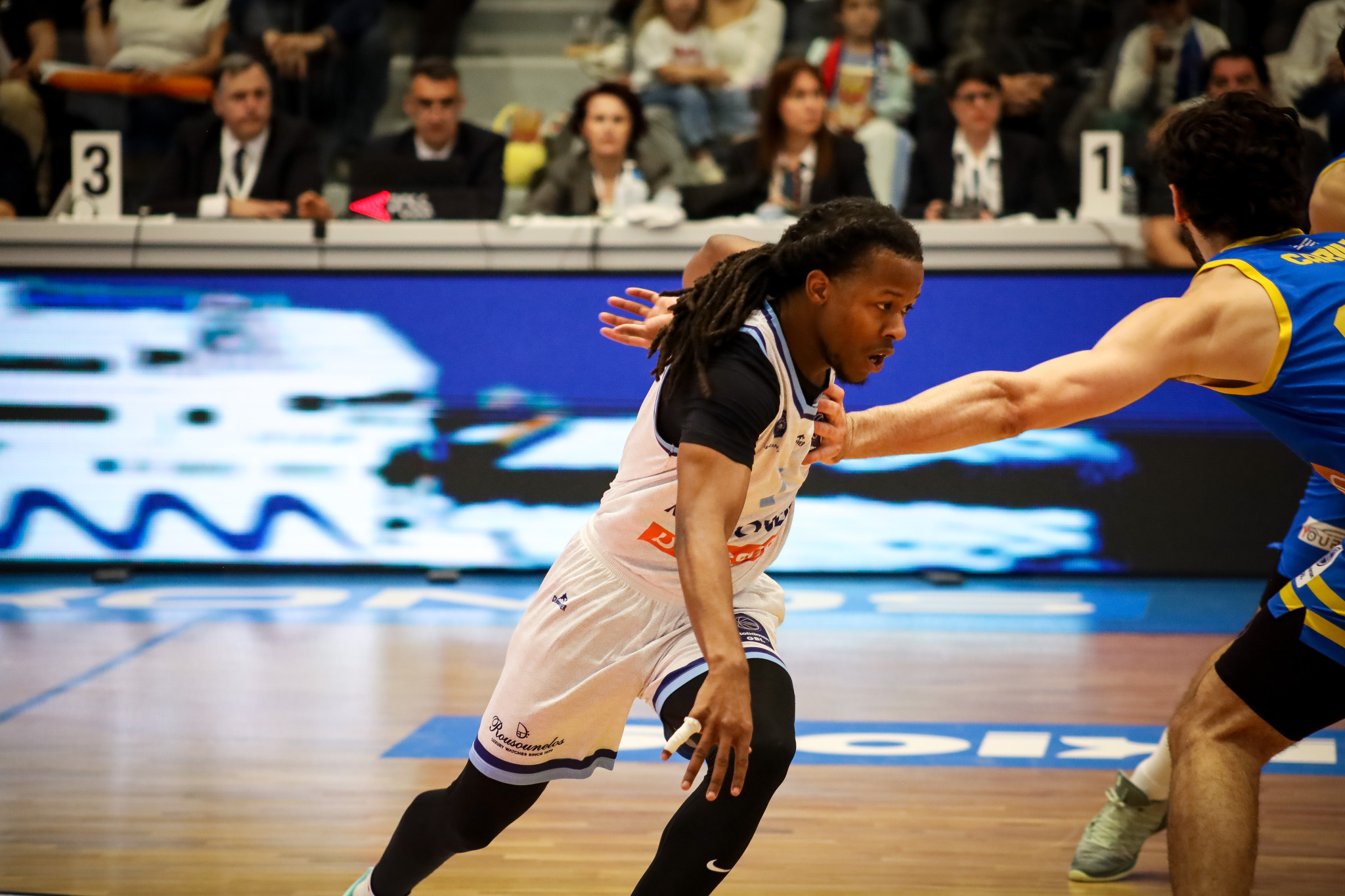 Με τρομερό Άπλμπαϊ η Μύκονος πήρε τη νίκη απέναντι στο Περιστέρι