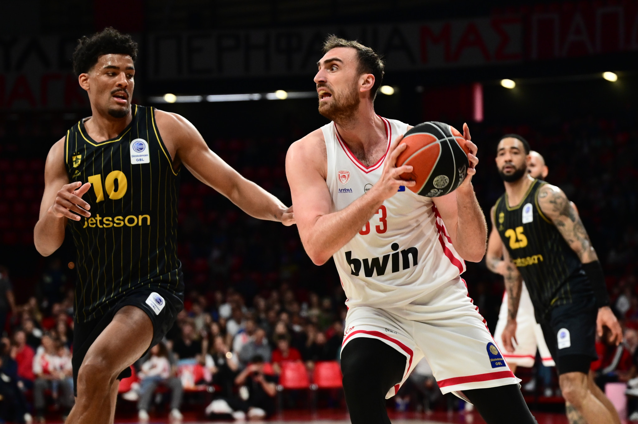 Ο Ολυμπιακός κέρδισε τον Άρη με κυριαρχικό Μιλουτίνοφ για το 23/23 στην Stoiximan GBL