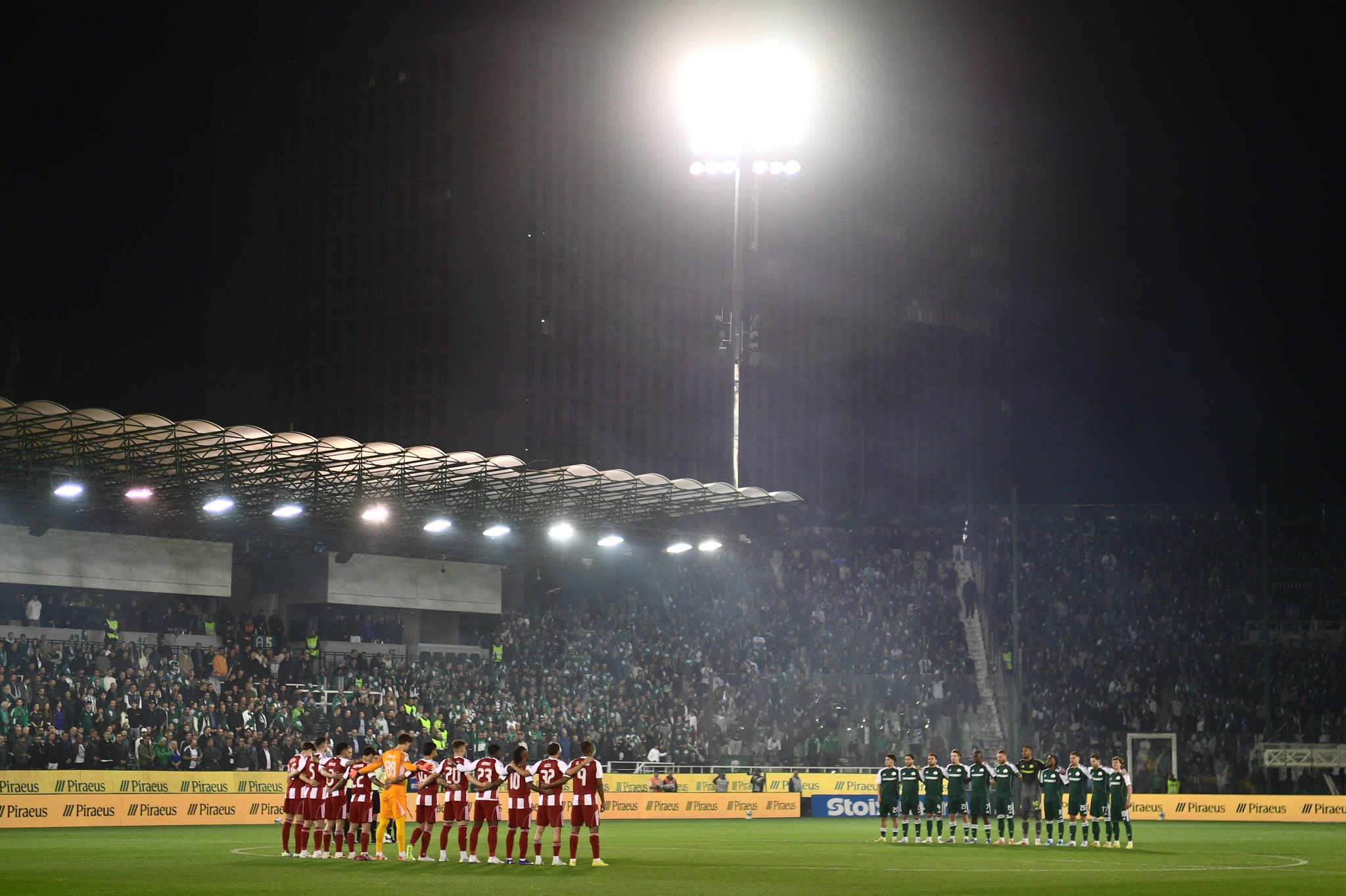 Συγκίνηση στην Λεωφόρο - Τηρήθηκε ενός λεπτού σιγή στη μνήμη του Γιώργου Γονιού (video)