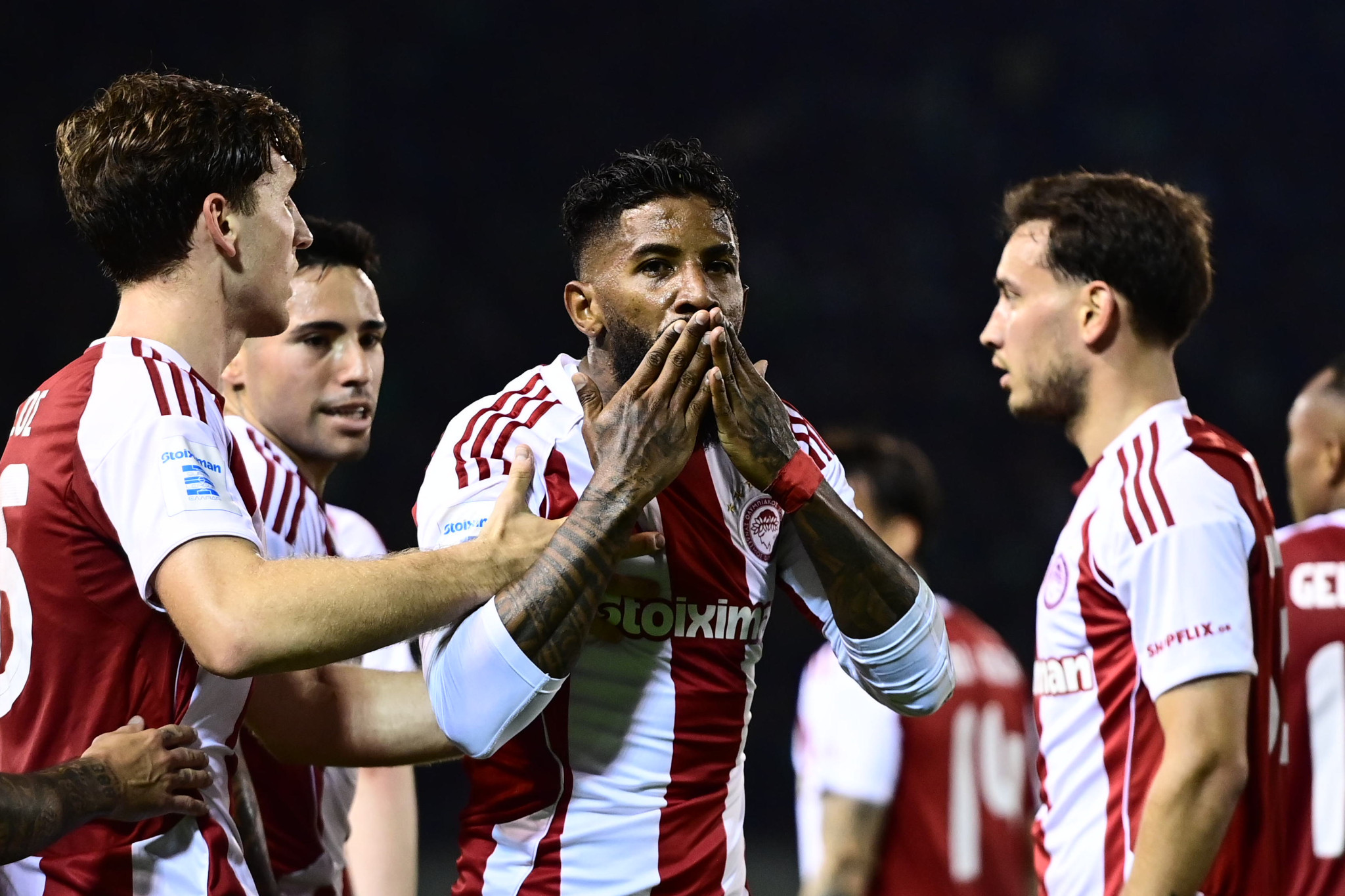 Ο «Μέντι» τους στήριξε, εκείνοι το ανταπέδωσαν και ο κανονικός Ολυμπιακός έβγαλε δόντια στη Λεωφόρο