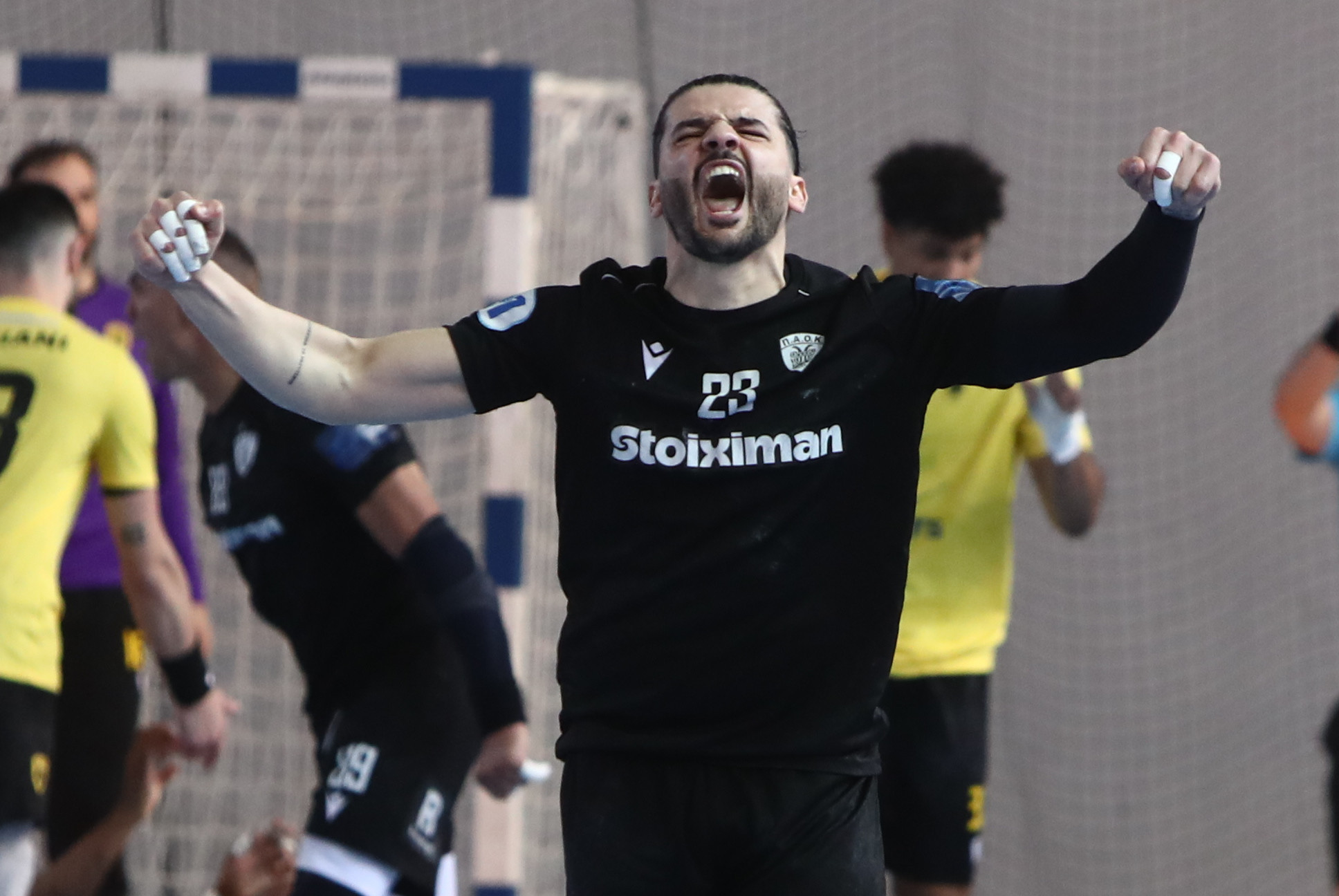 Ο ΠΑΟΚ ισοφάρισε τη σειρά με την ΑΕΚ και έστειλε την πρόκριση στους τελικούς σε τρίτο ματς