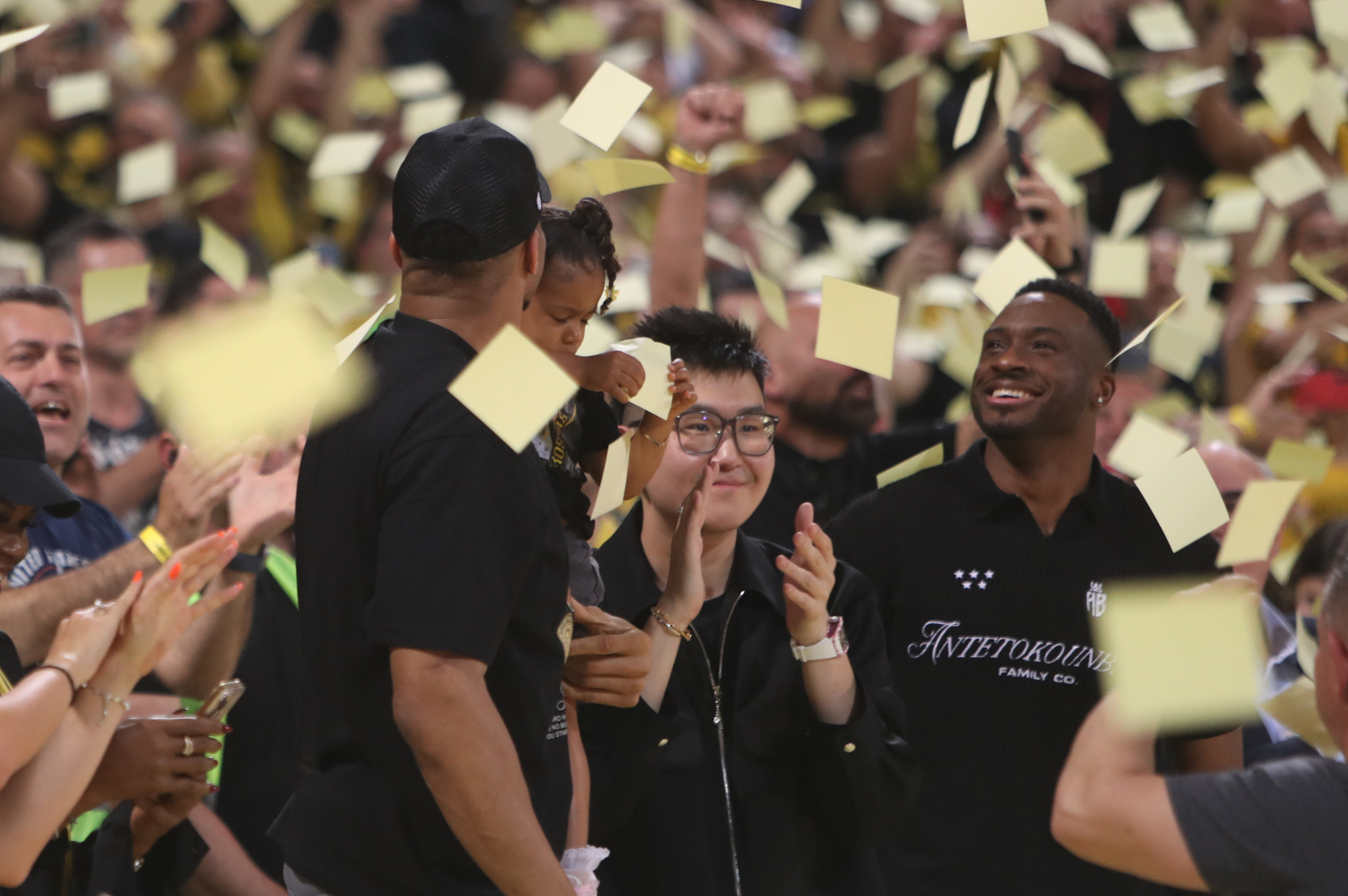 Σιάο και Αντετοκούμπο έμειναν άφωνοι με την ατμόσφαιρα στο Παλέ (video)