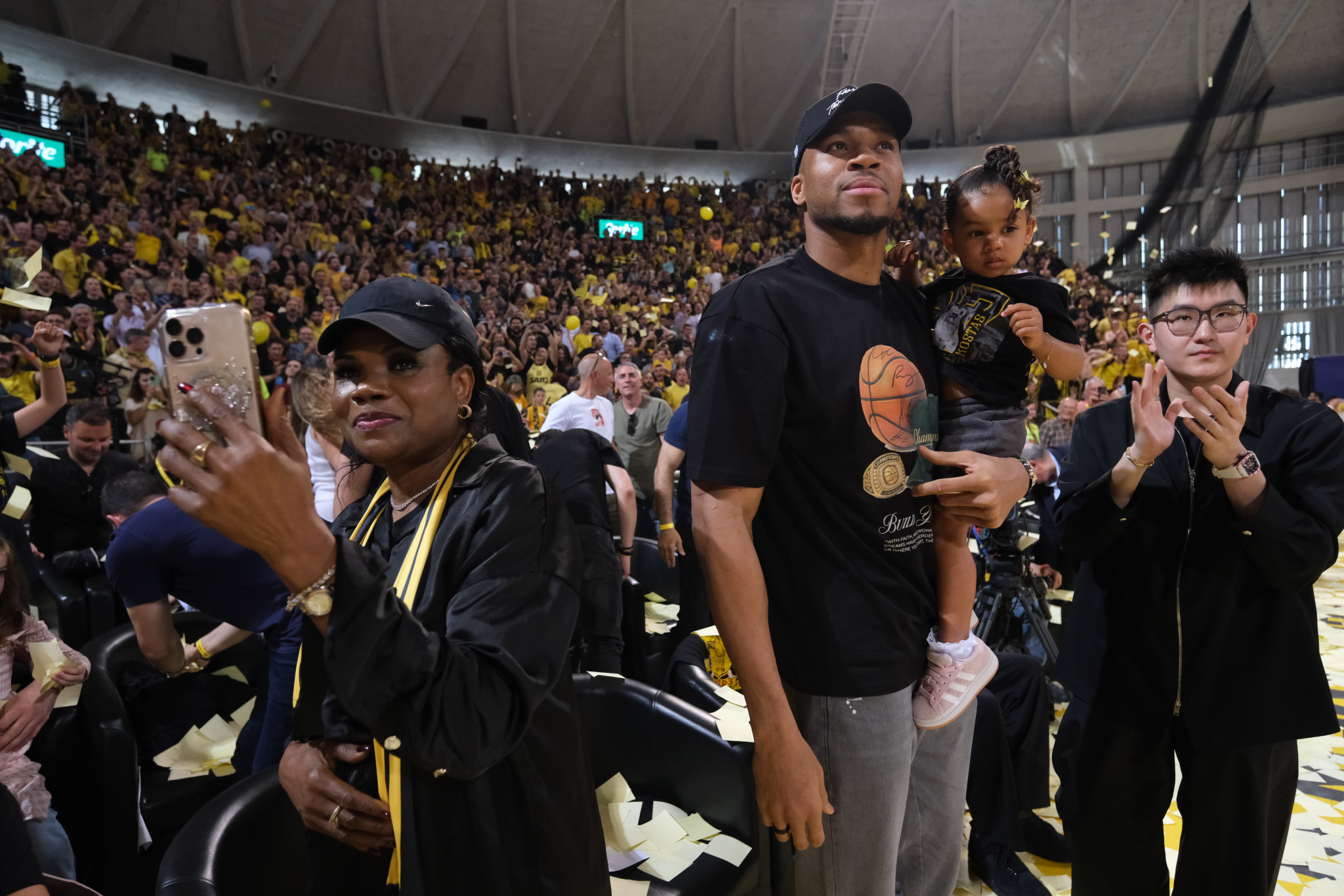 Αντετοκούνμπο για την ατμόσφαιρα στο Παλέ: «Δεν περίμενα αυτή την υποδοχή, είναι απίστευτο» (video)