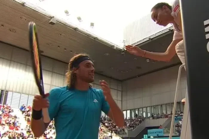 Τα έβαλε και με την διαιτητή ο Τσιτσιπάς: «Μου αφαιρείς τον πόντο για βλακεία»