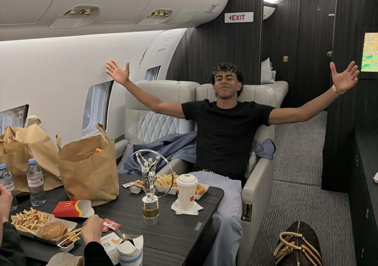 Ο Γιαμάλ γιόρτασε το βραβείο του καλύτερου νέου αθλητή της χρονιάς με... McDonalds (photo)