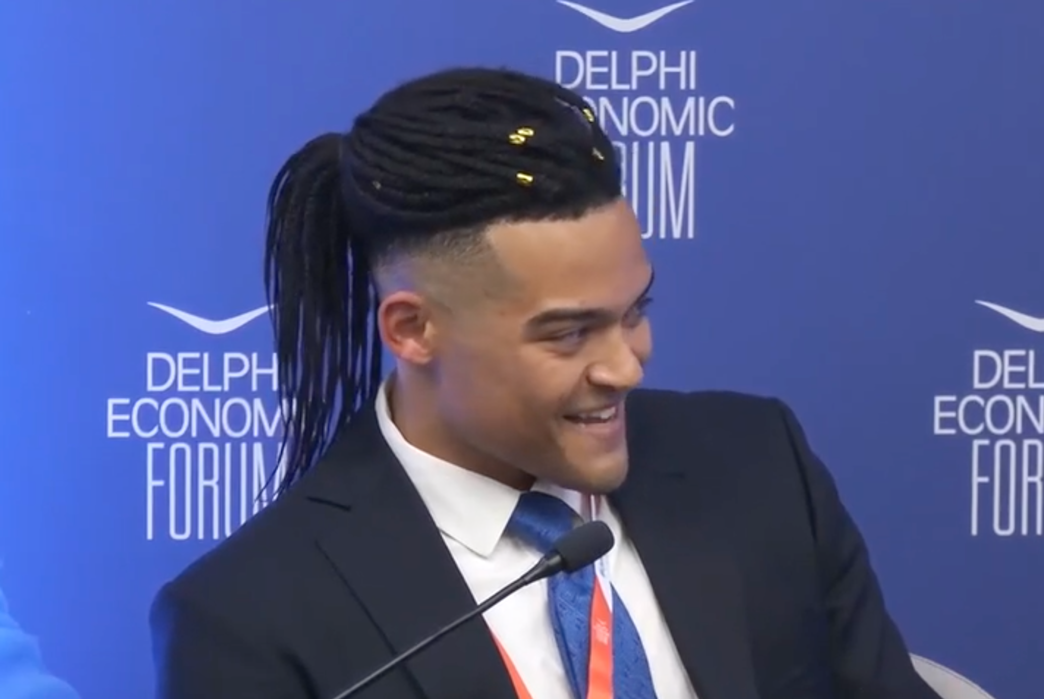 Επική ατάκα Μανόλο για τα ρομπότ: «Να μου πάρουν τη δουλειά;»